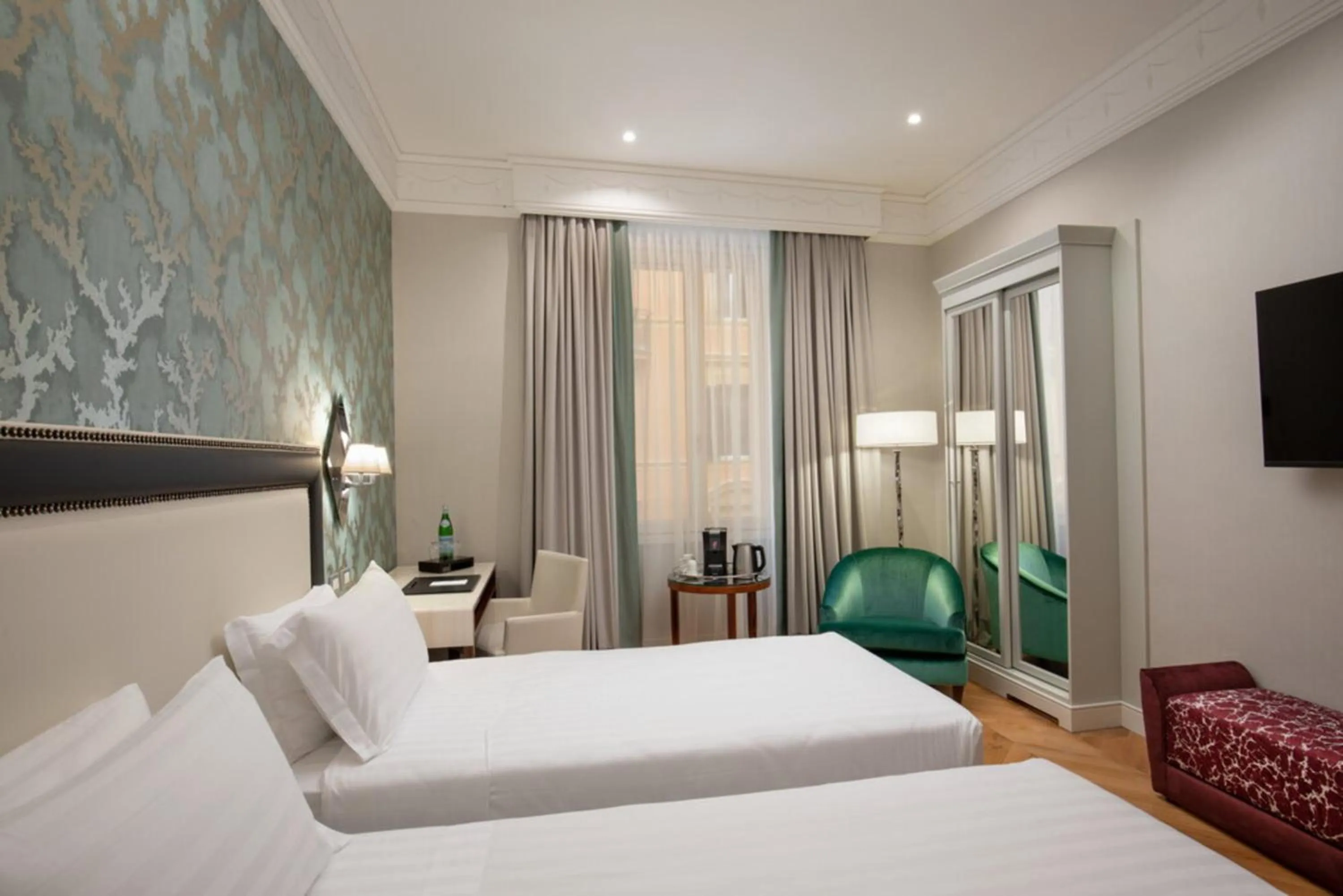 Bed in Rose Garden Palace Roma by OMNIA hotels