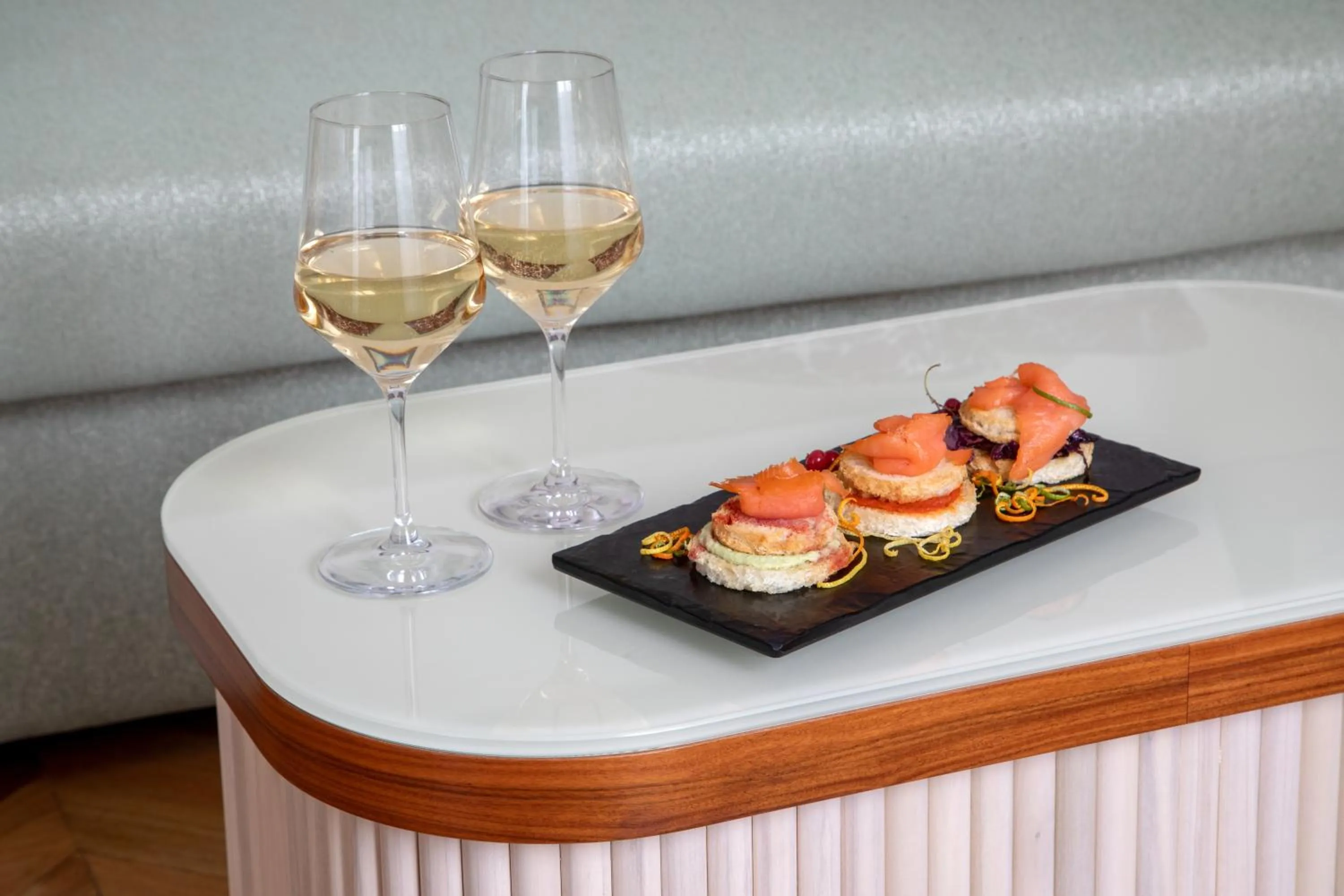 Lounge or bar in Rose Garden Palace Roma by OMNIA hotels