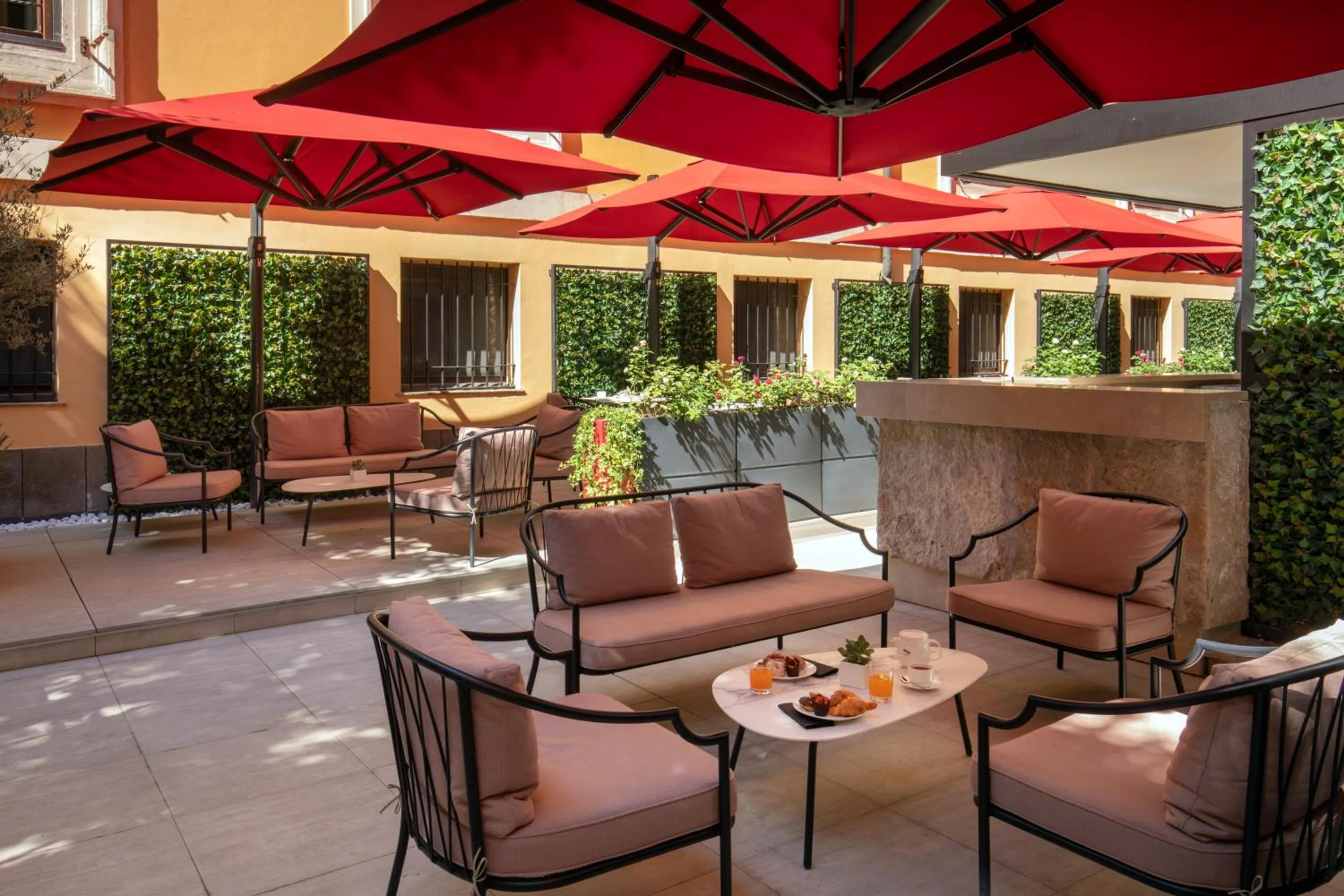 Garden in Rose Garden Palace Roma by OMNIA hotels