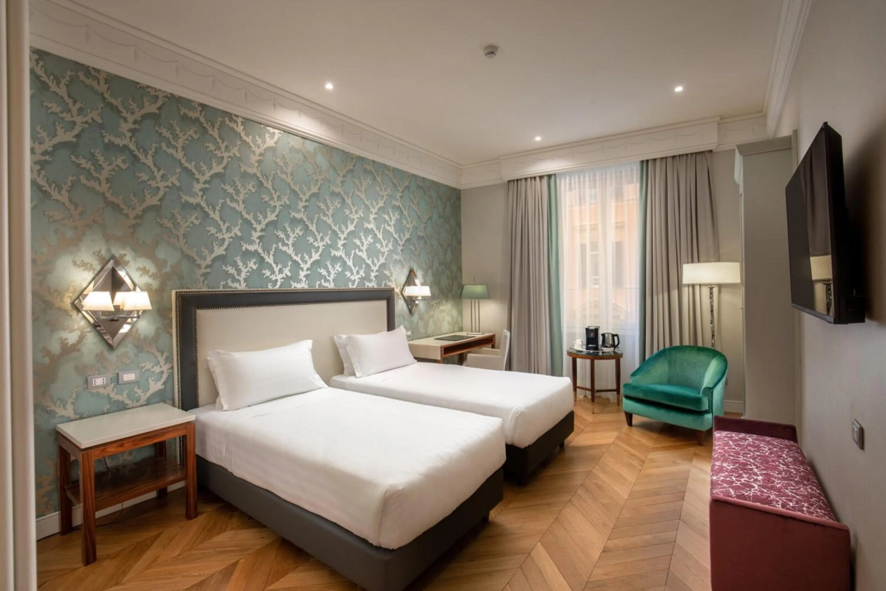 Bed in Rose Garden Palace Roma by OMNIA hotels