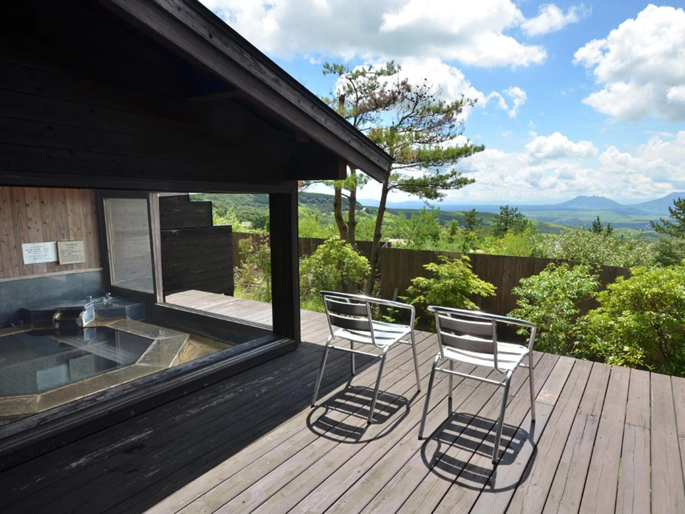 Photo of the whole room in Spagreenness