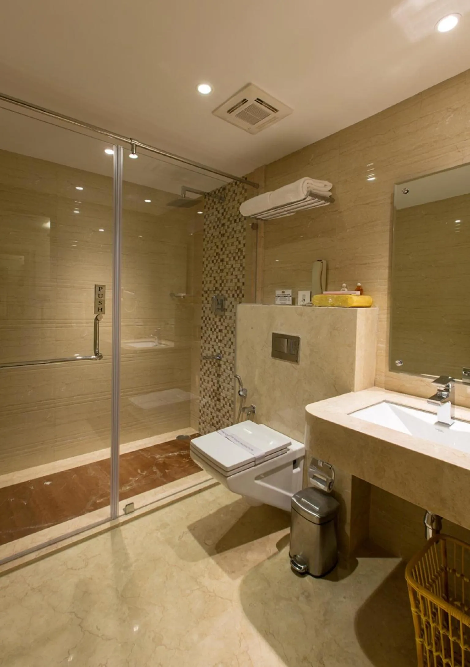 Shower in Pai Viceroy