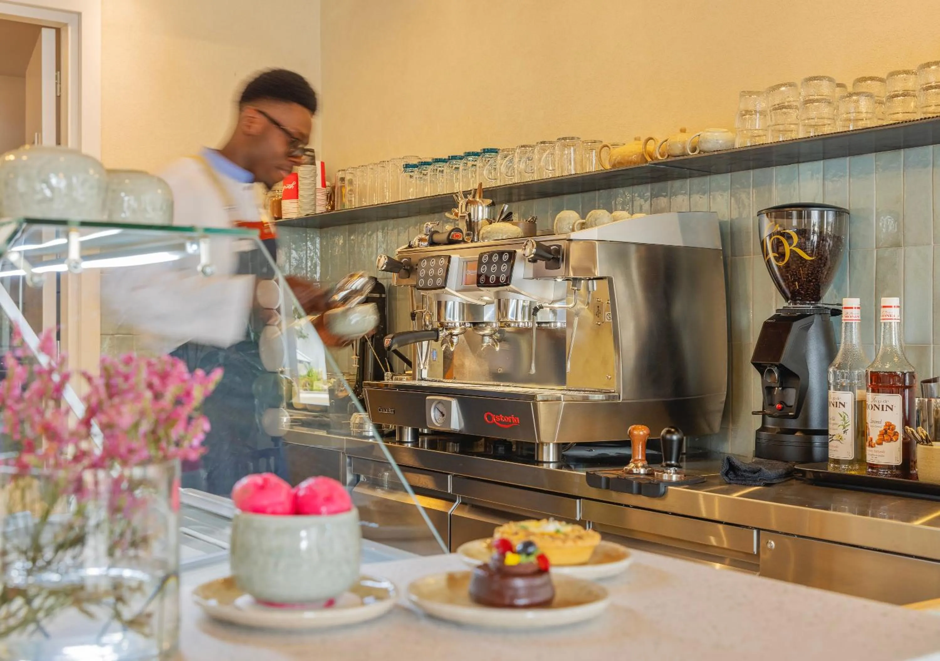 Lounge or bar in WellClub Resort - Wellness & SeaView Suites