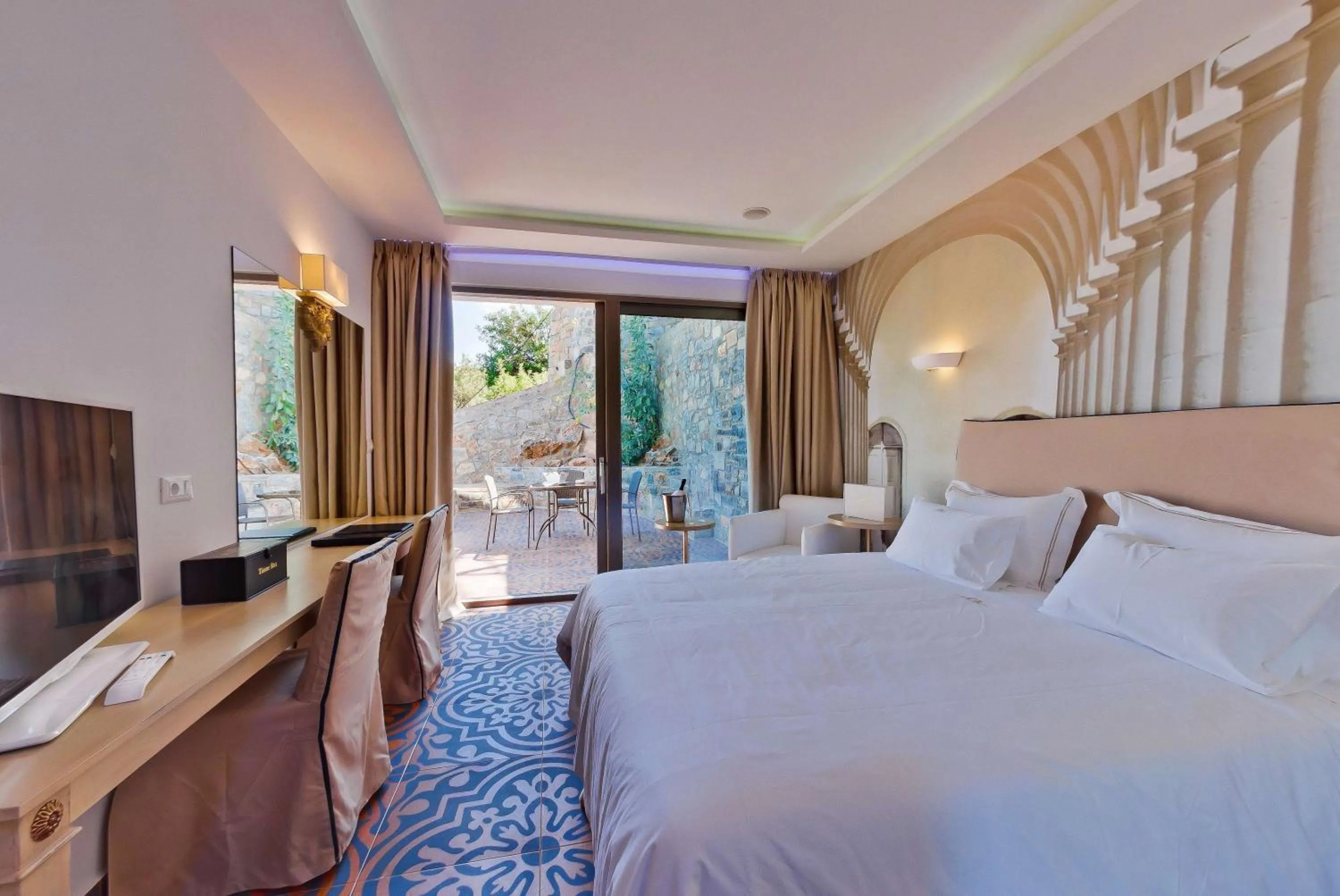 Bedroom, Bed in Royal Marmin Bay Boutique & Art Hotel