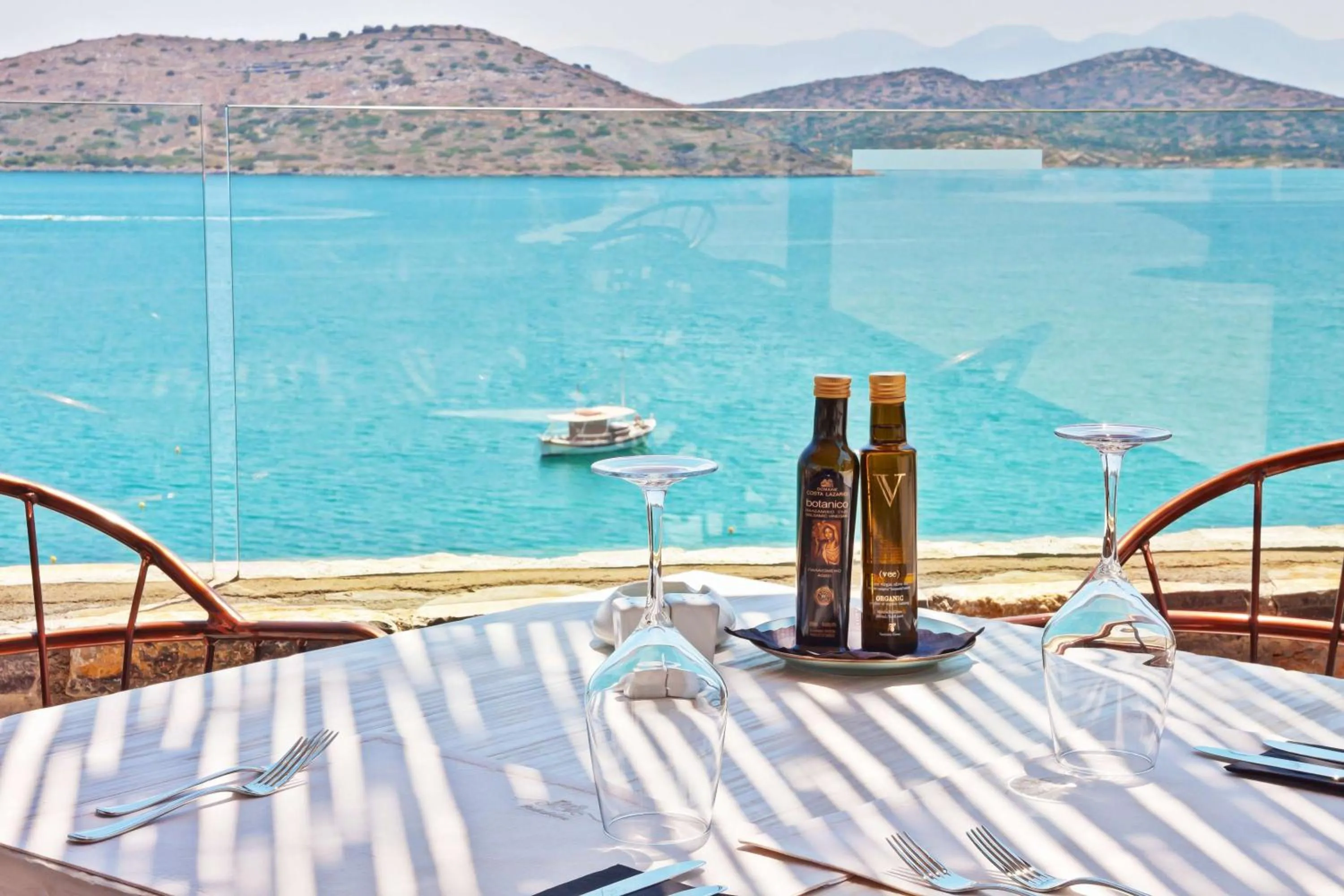 Restaurant/places to eat in Royal Marmin Bay Boutique & Art Hotel