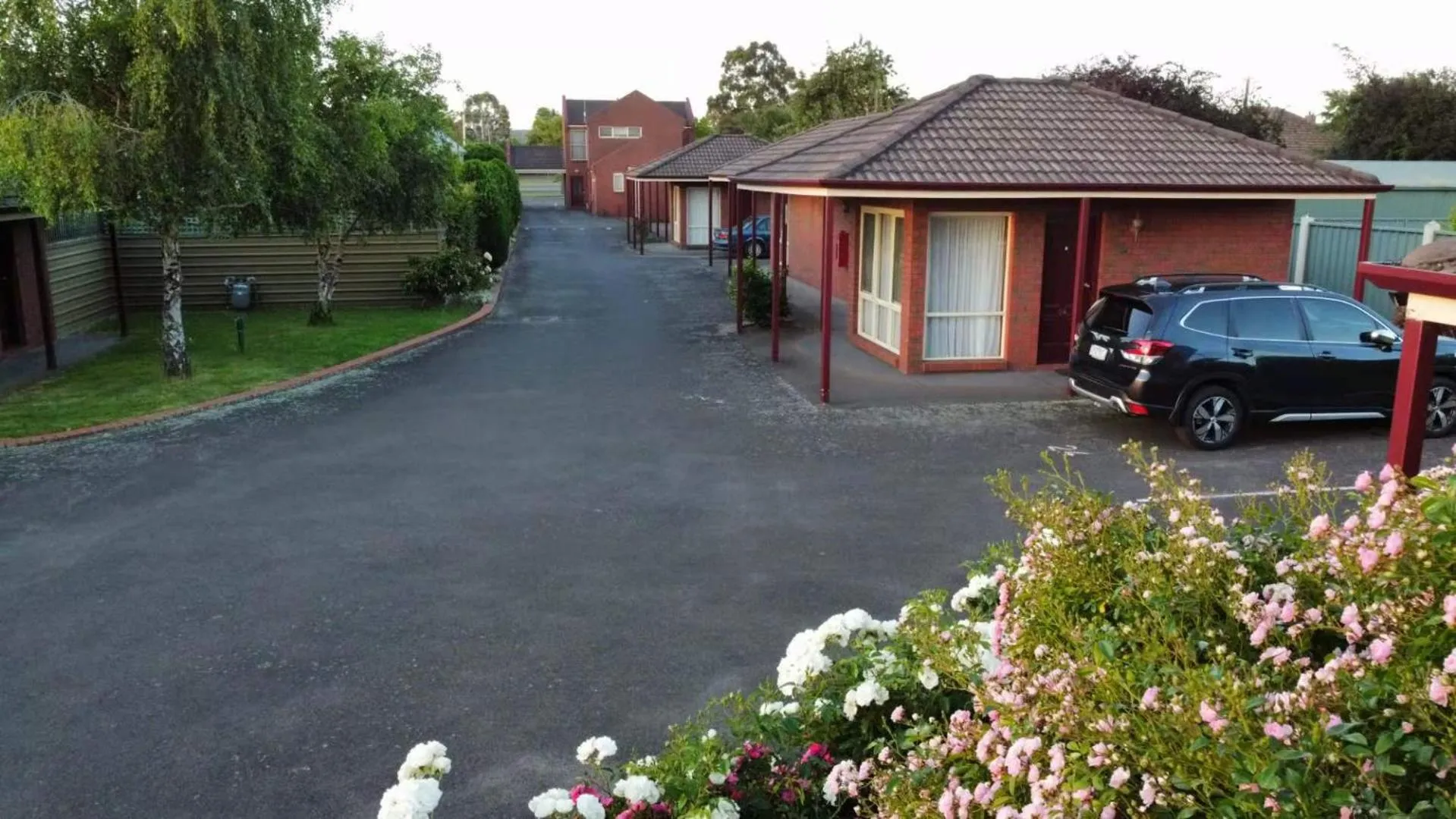 Spring in Victoriana Motor Inn