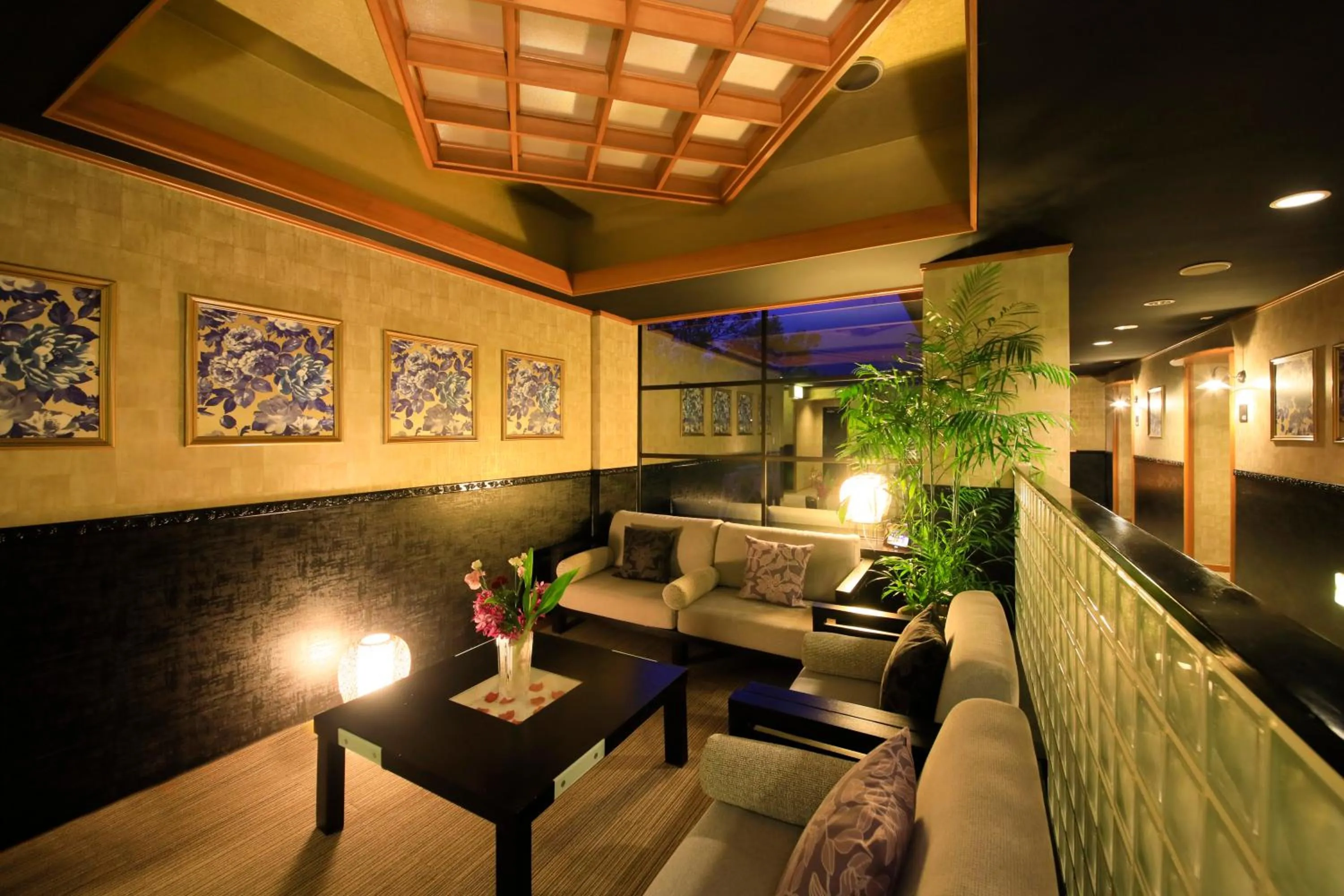 Communal lounge/ TV room in Bettei Koyoi - Adult Only