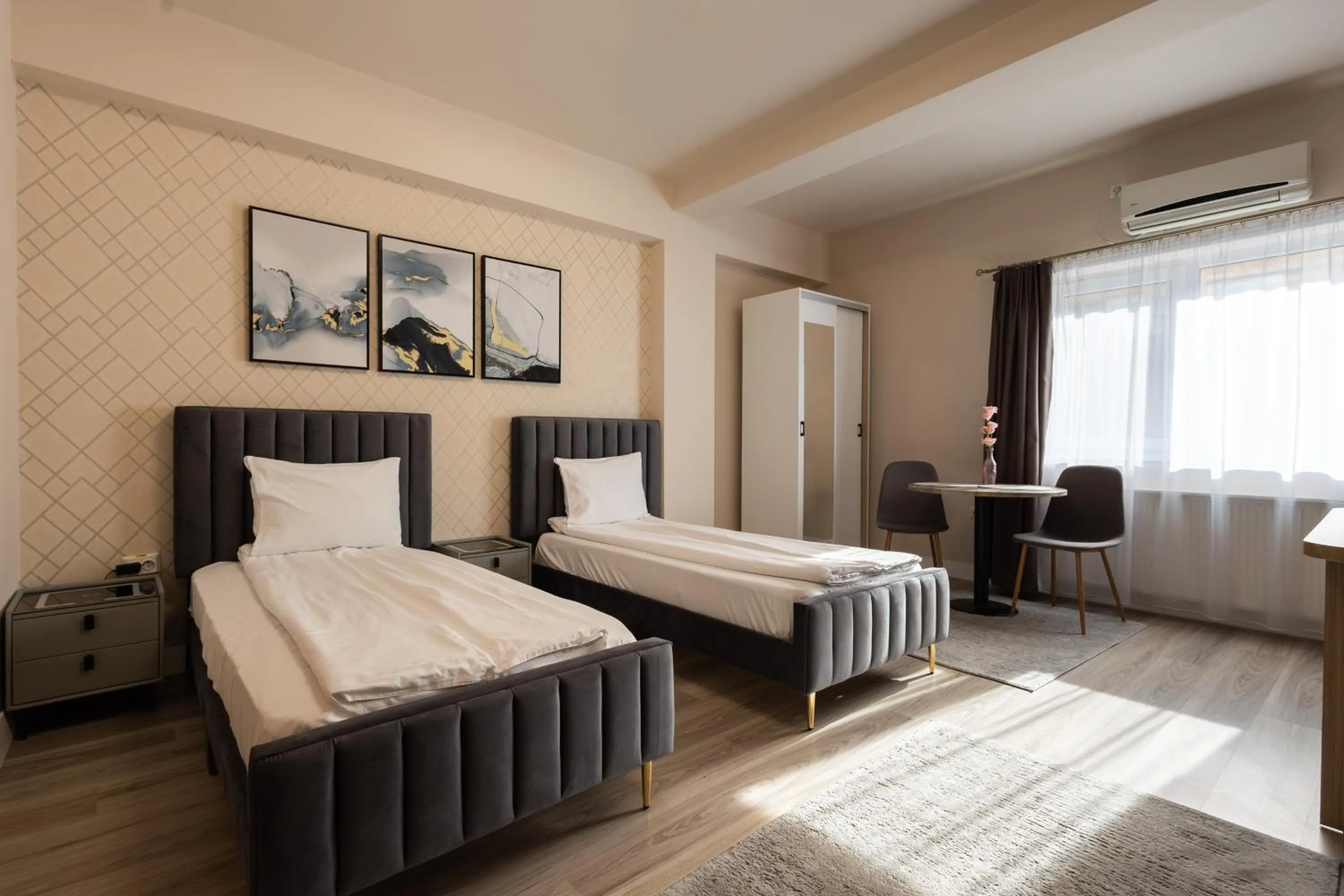 Bed in Apart Hotel Bonjour Cluj