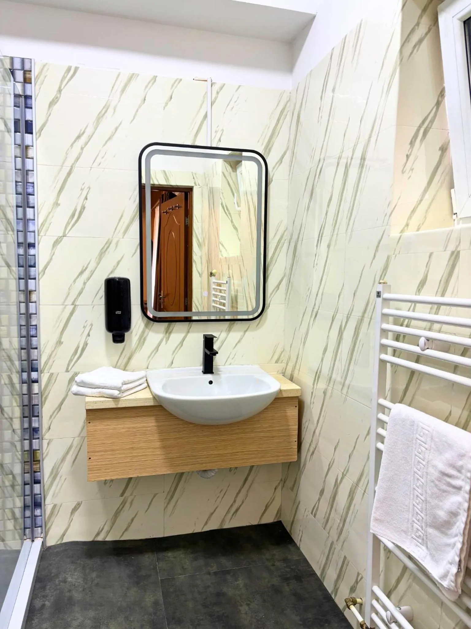 Bed in Apart Hotel Bonjour Cluj