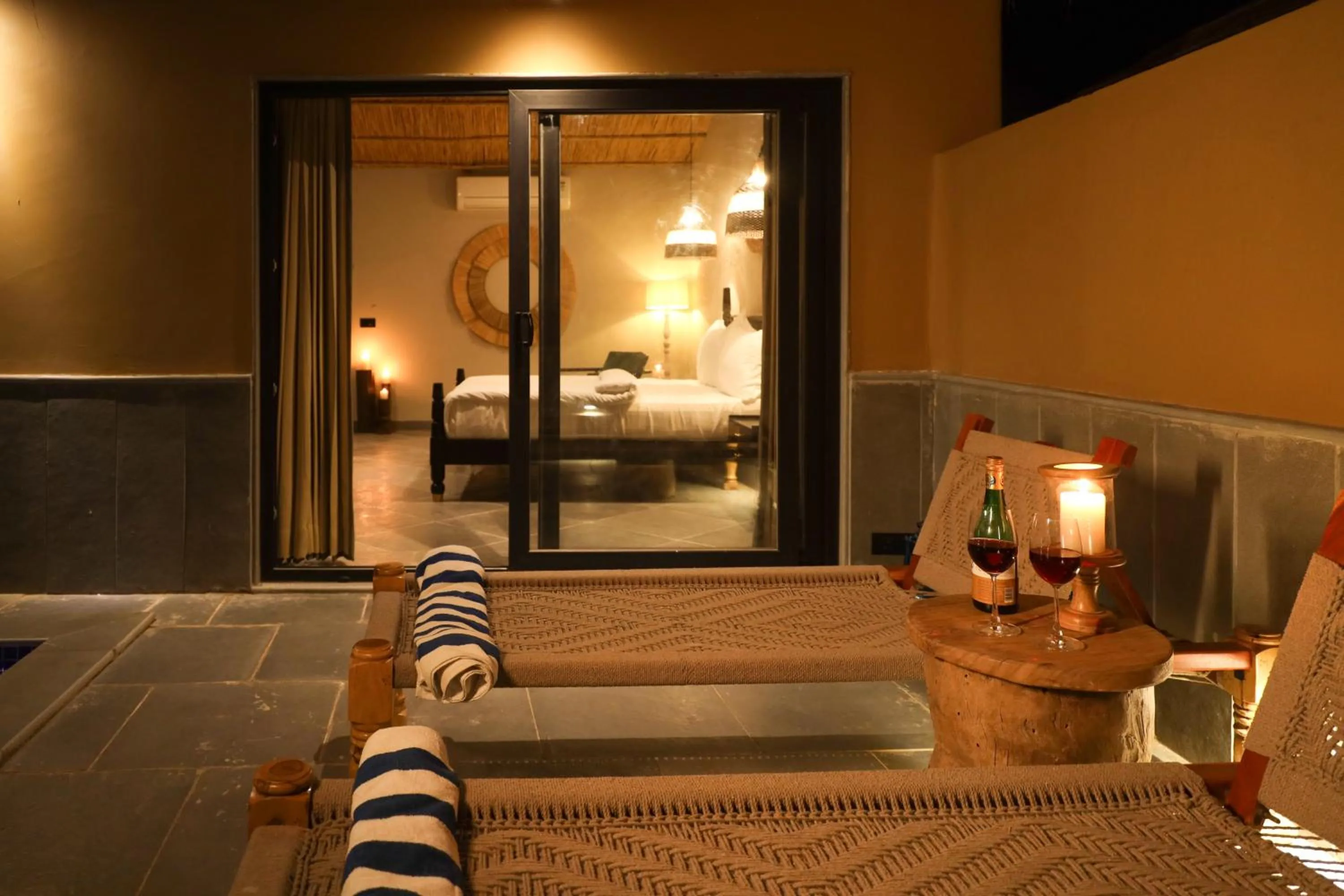 Living room, Bed in The Foothills Escape