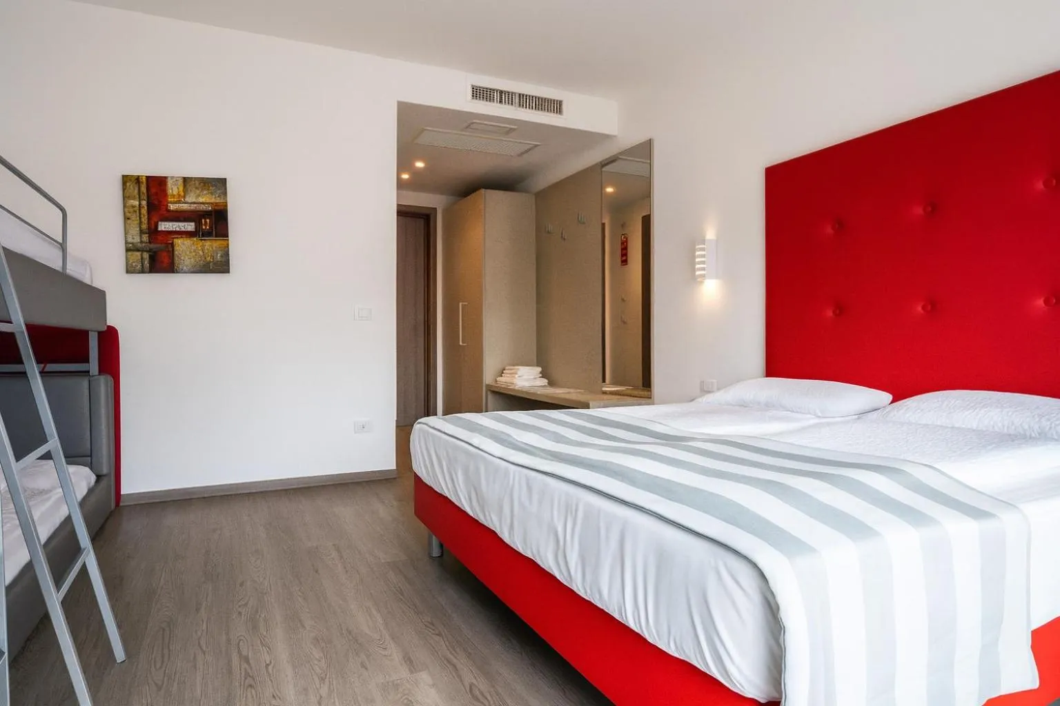 Bedroom, Bed in Hotel Benacus Panoramic