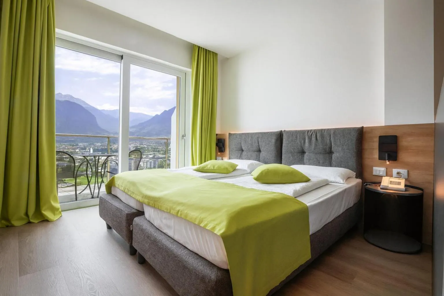 Bedroom, Bed in Hotel Benacus Panoramic