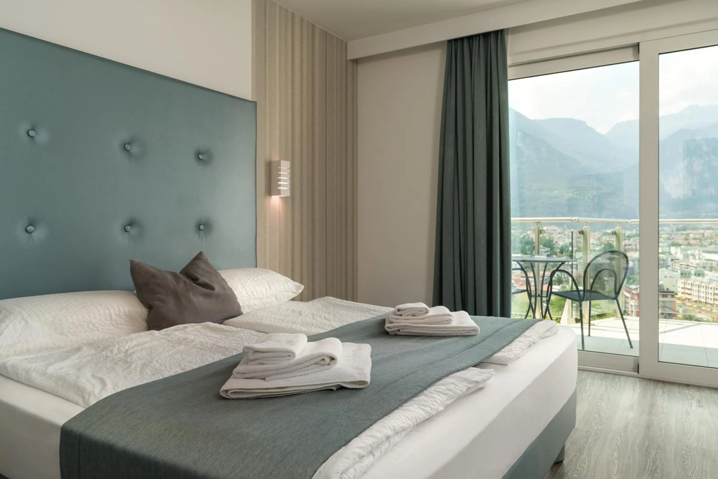 Deluxe Double Room with Lake View in Hotel Benacus Panoramic