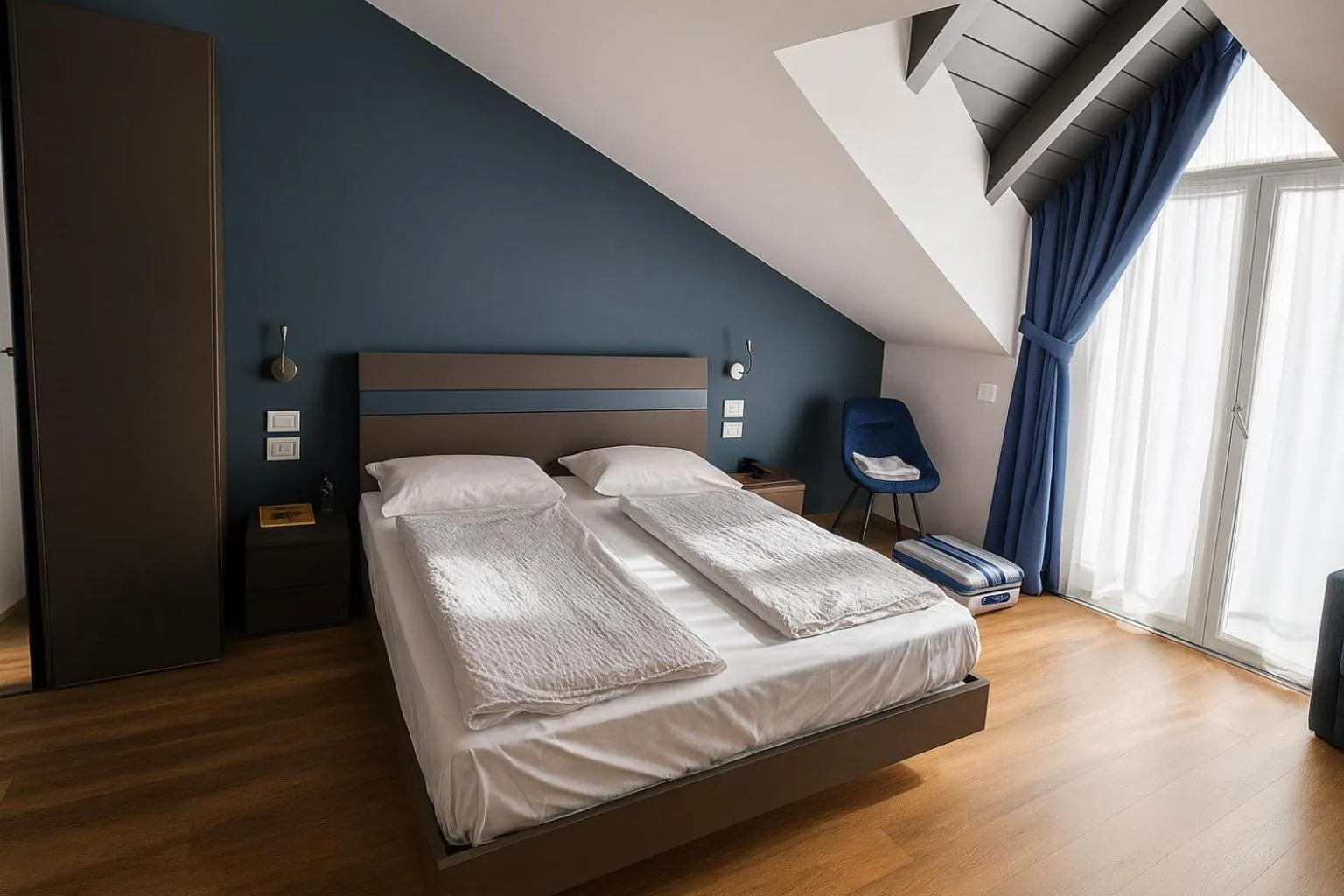 Bedroom, Bed in Hotel Benacus Panoramic