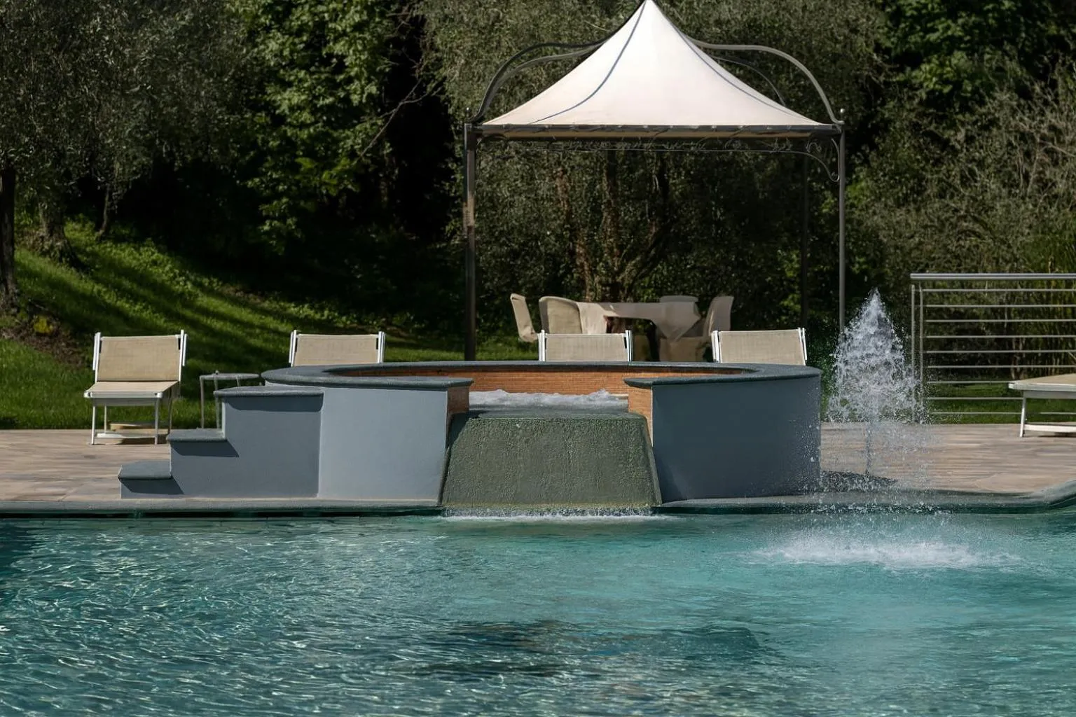 Hot Tub in Hotel Benacus Panoramic