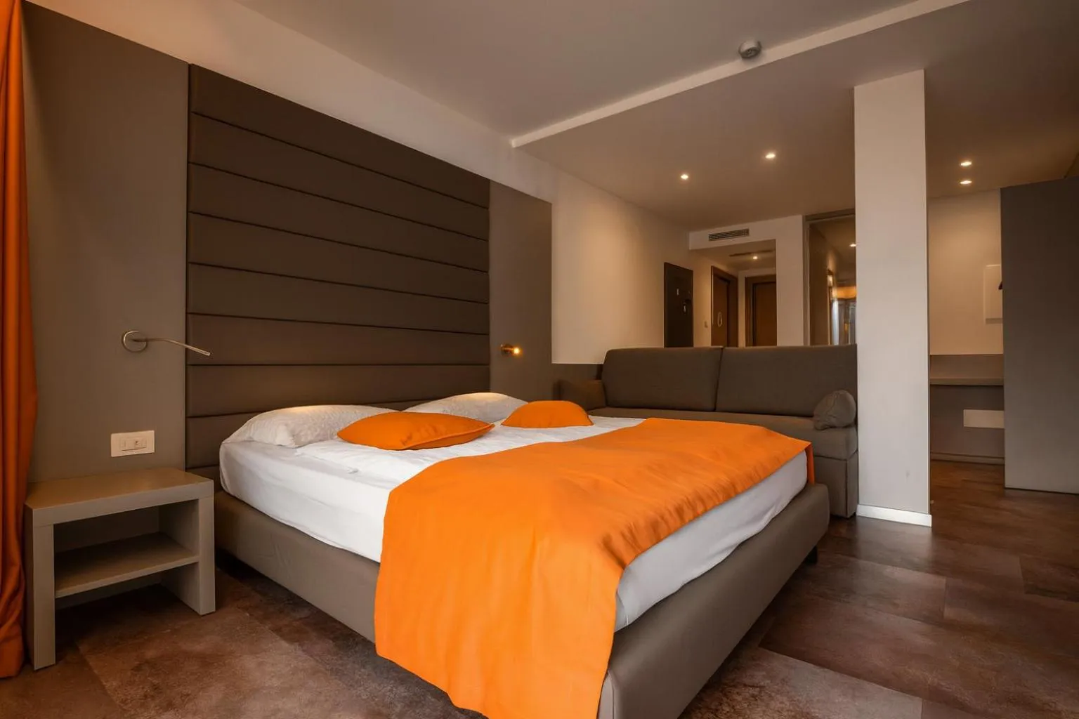 Bedroom, Bed in Hotel Benacus Panoramic