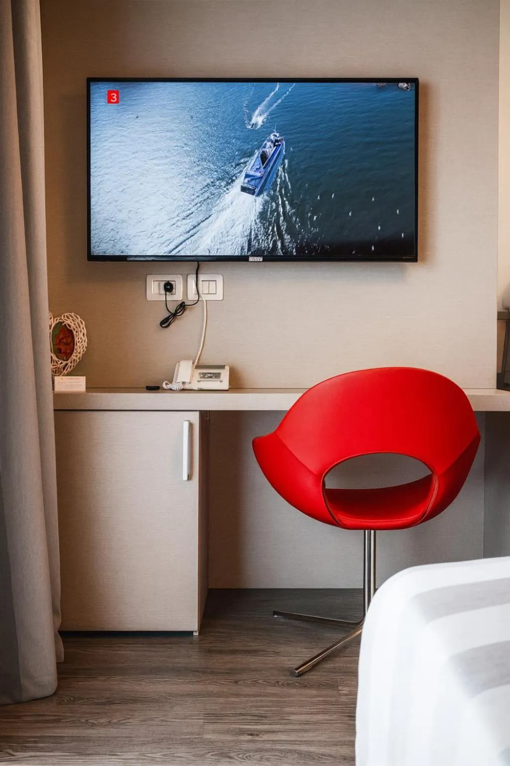 Bedroom, Bed in Hotel Benacus Panoramic