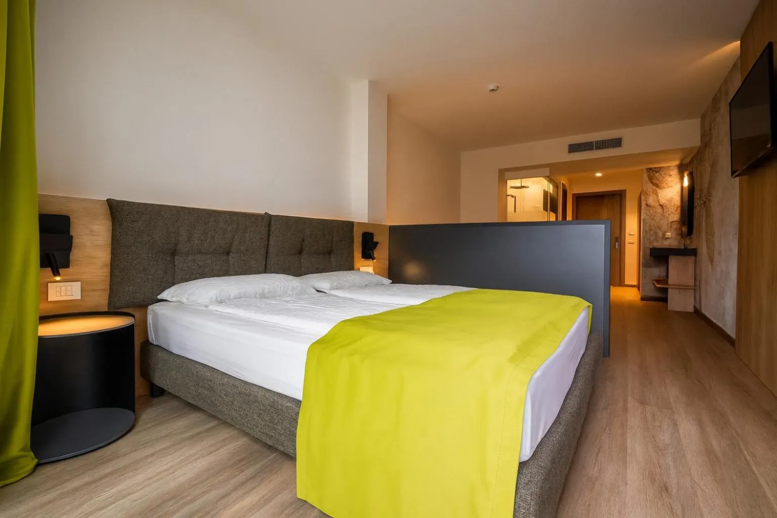 Bedroom, Bed in Hotel Benacus Panoramic