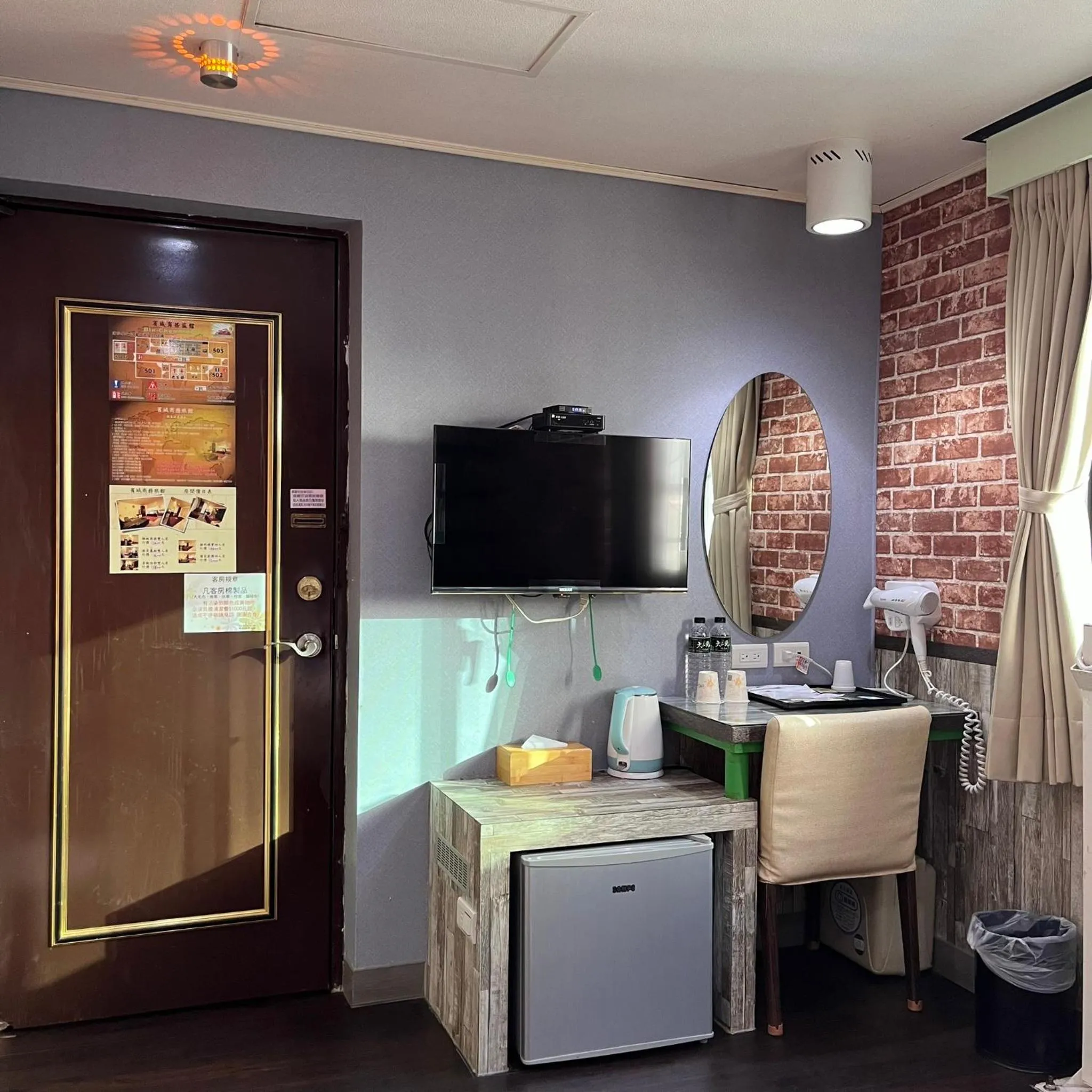 TV and multimedia in Bin Chen Business Hotel