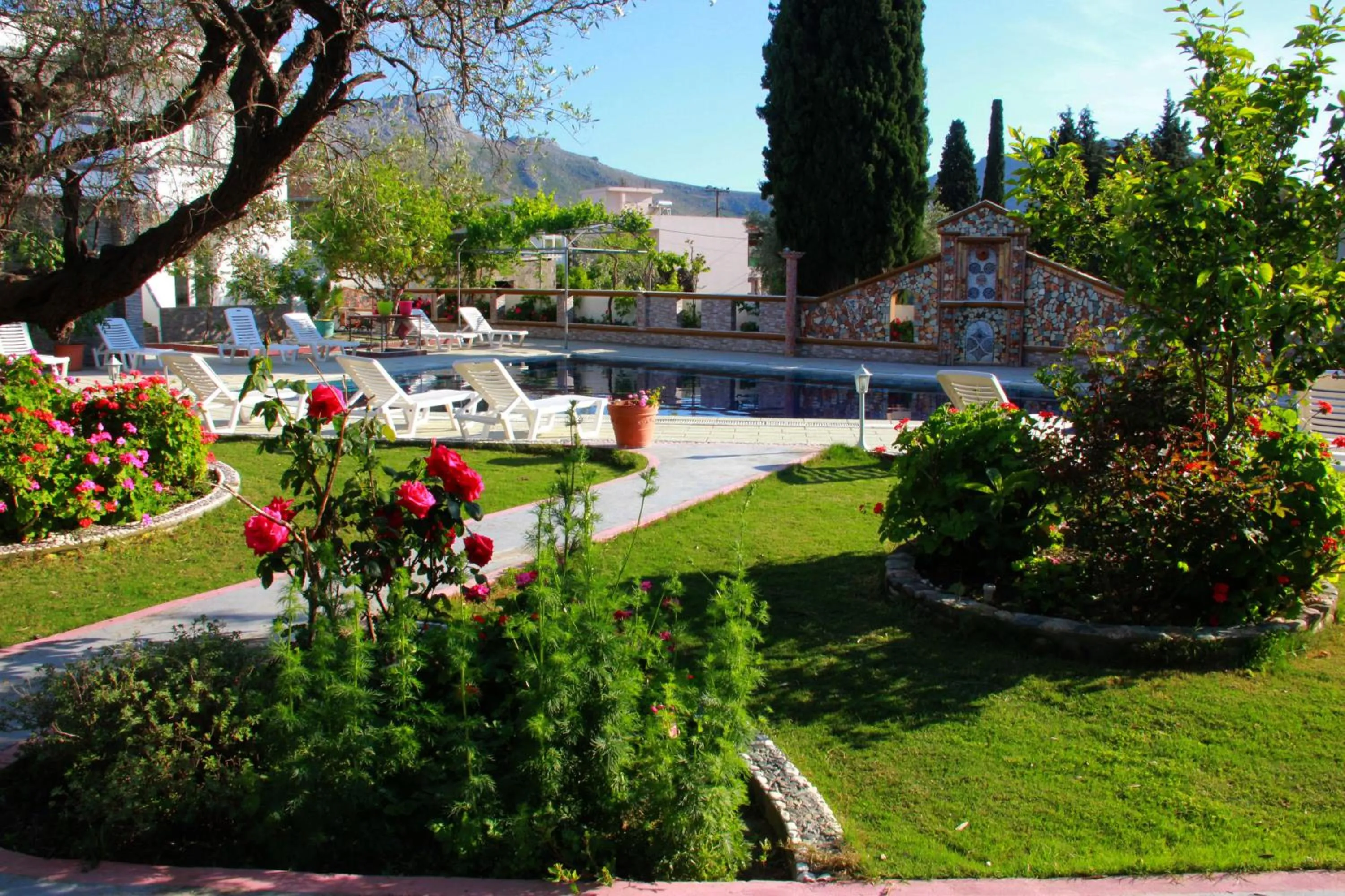 Garden view in Hotel Dimitra Sun