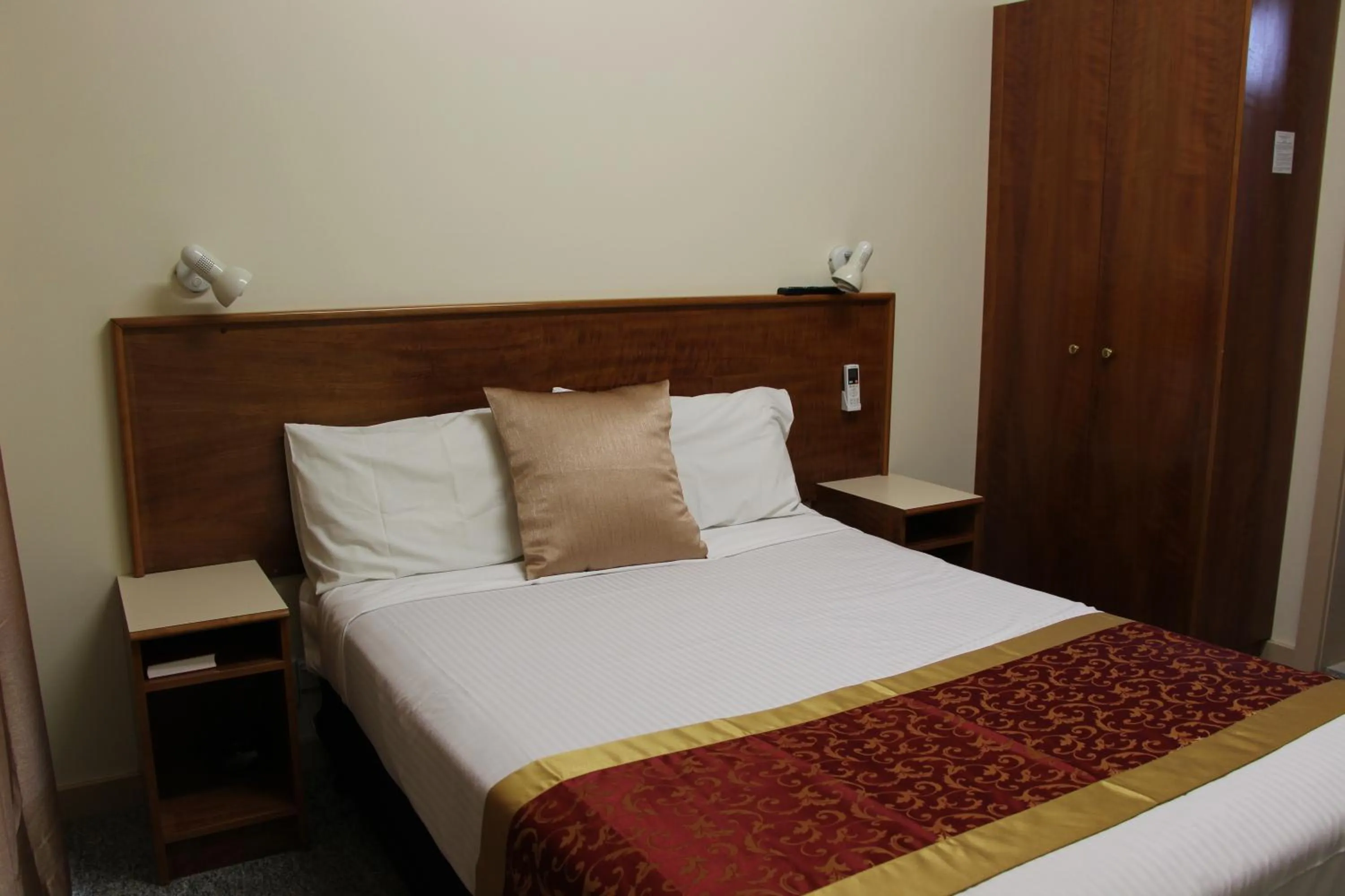 Bedroom, Bed in The Pioneer Way Motel