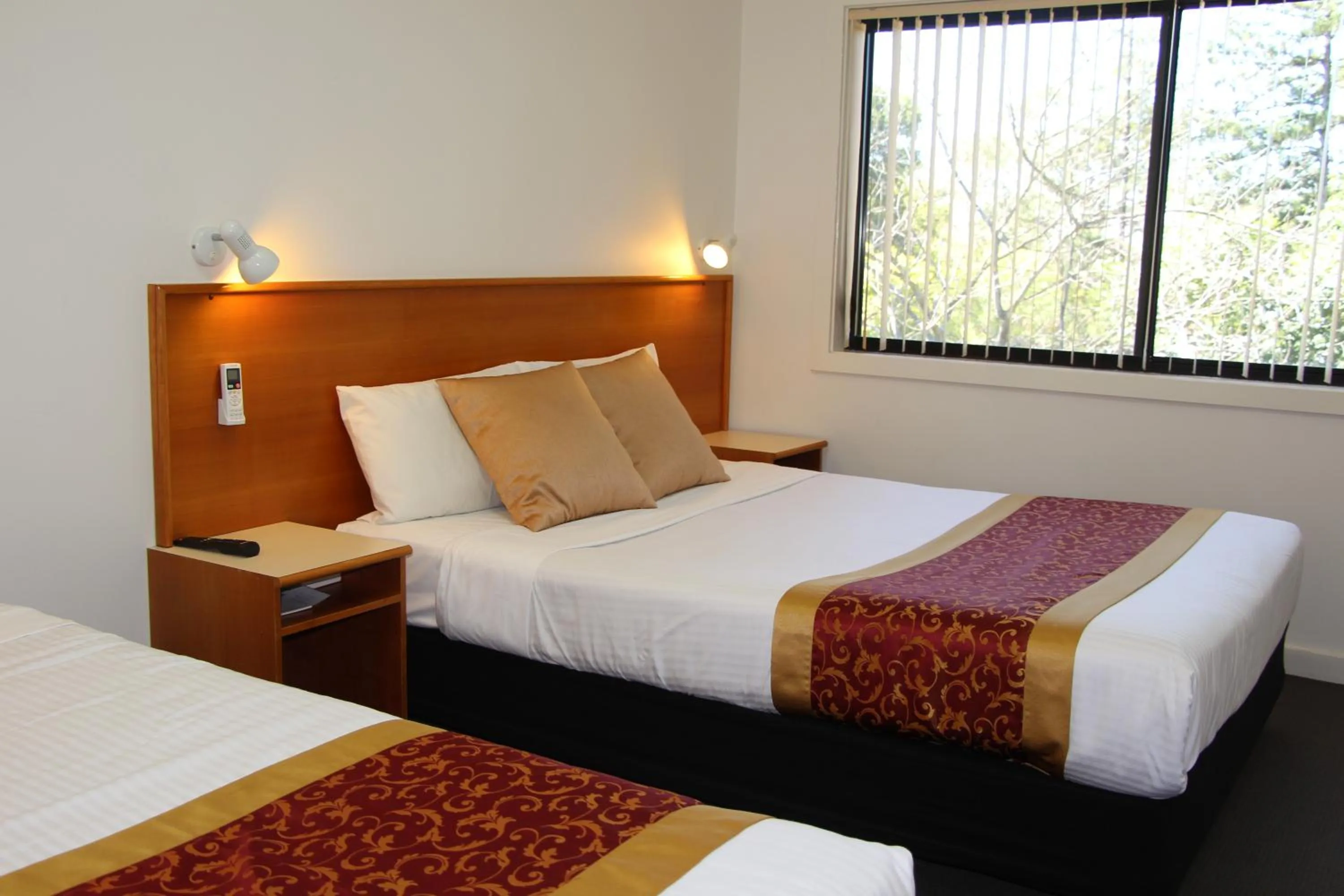 Bedroom, Bed in The Pioneer Way Motel