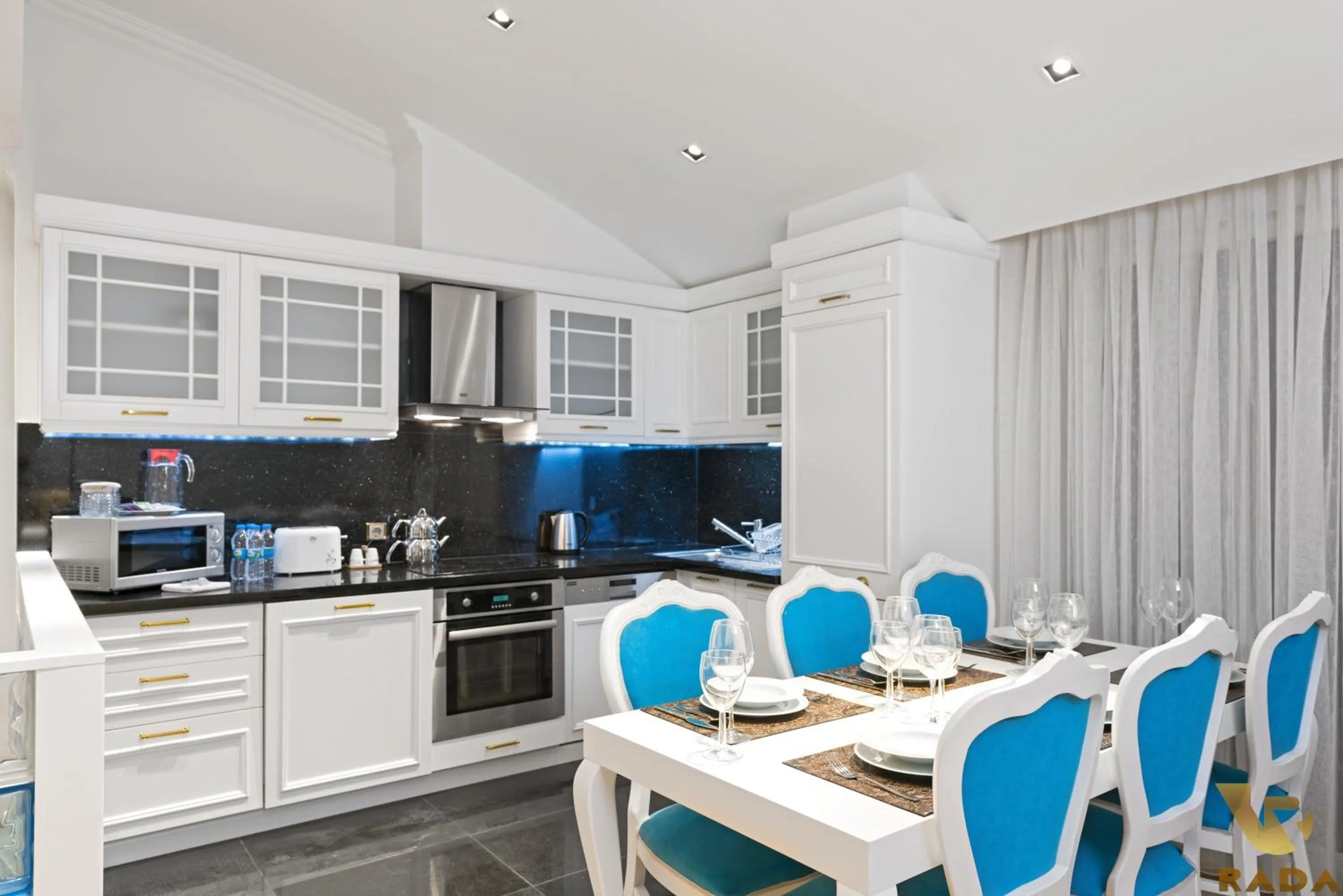 Kitchen or kitchenette in Onkel Rada Apart Hotel