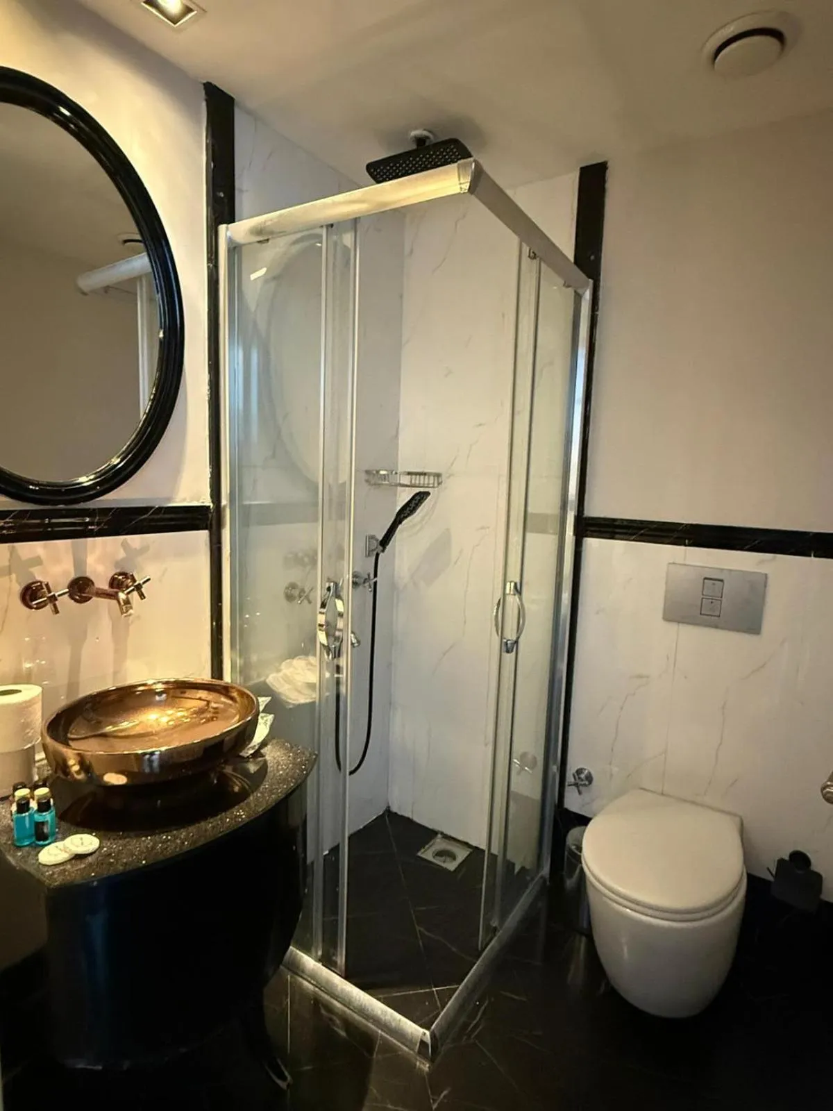 Shower in Onkel Rada Apart Hotel