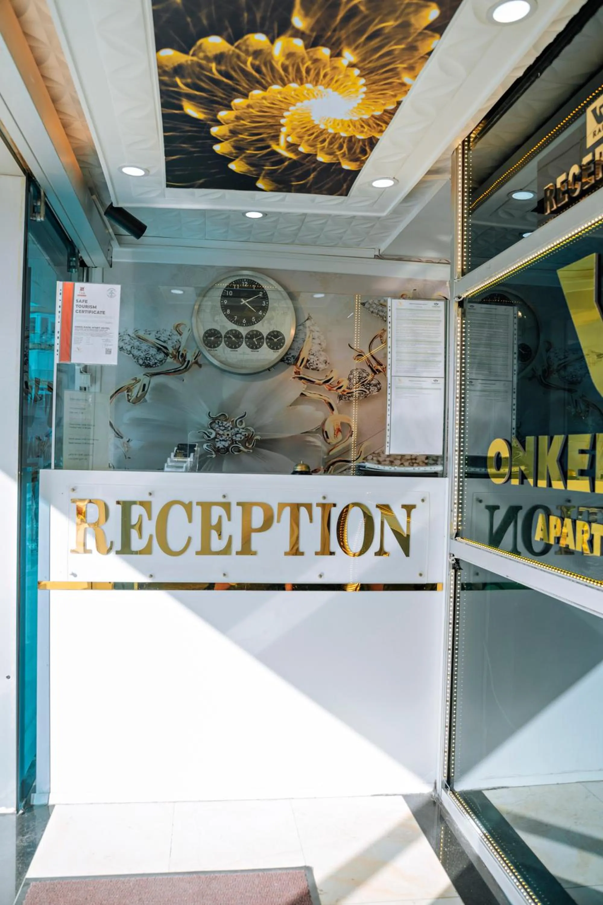 Facade/entrance in Onkel Rada Apart Hotel