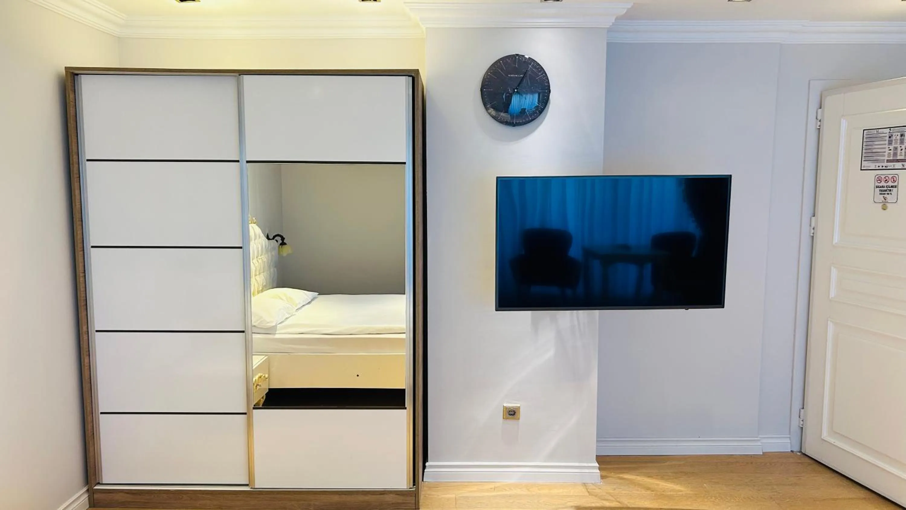 wardrobe in Onkel Rada Apart Hotel
