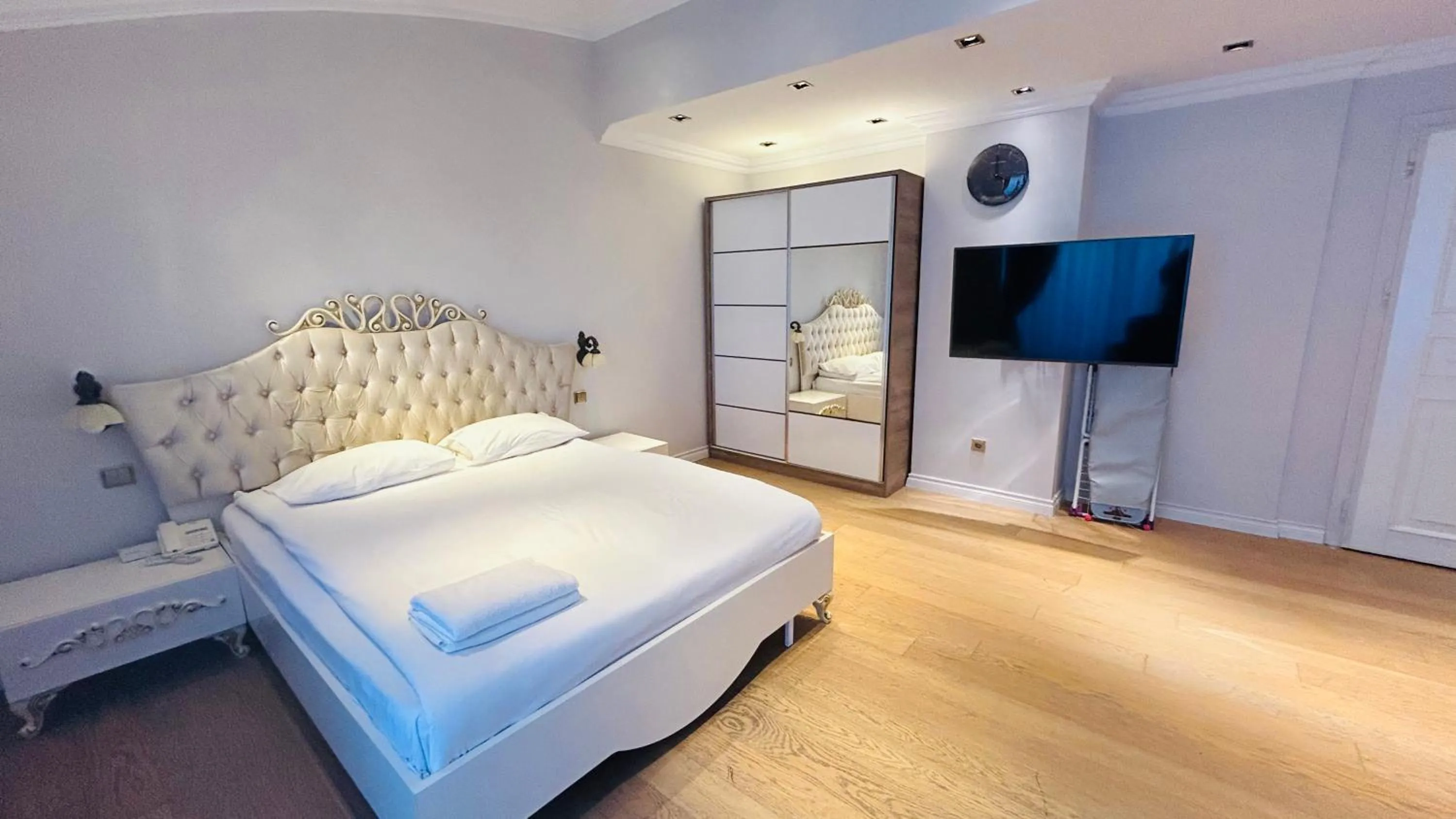 Bed in Onkel Rada Apart Hotel