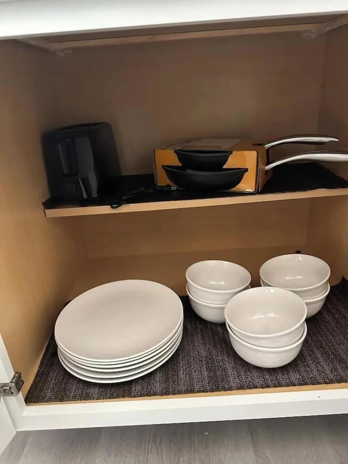 Kitchen or kitchenette in Harborside Suites