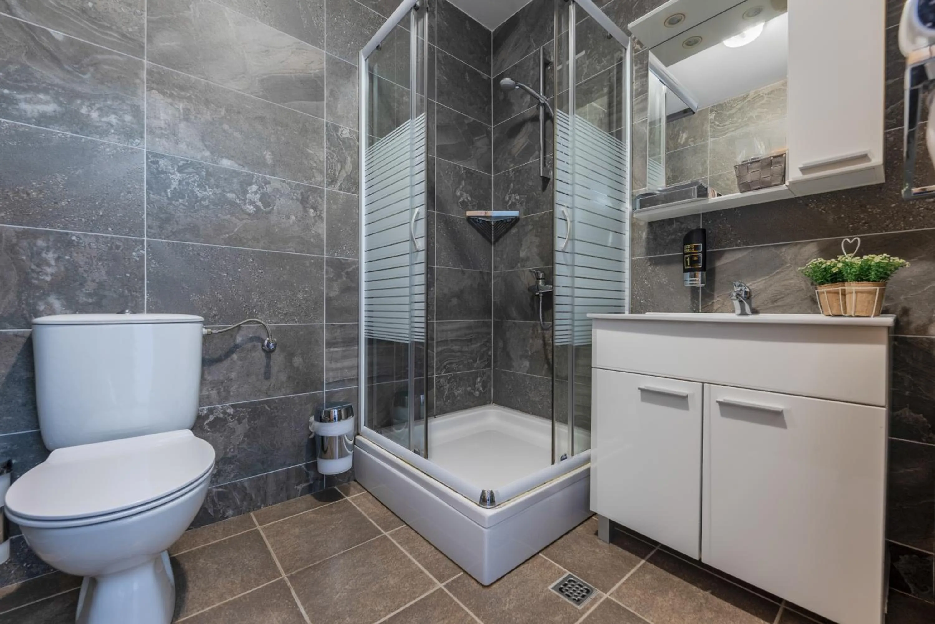 Shower in Aparthotel Plat