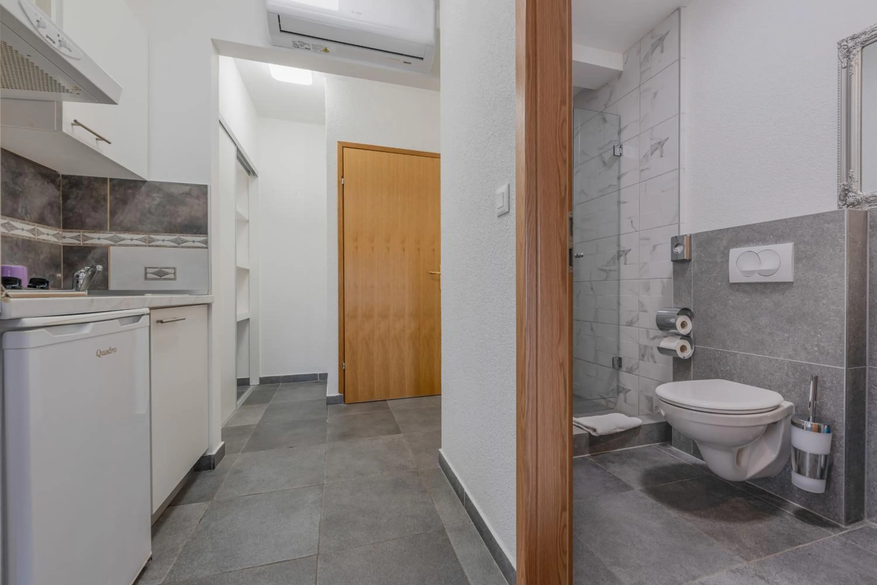 Shower in Aparthotel Plat