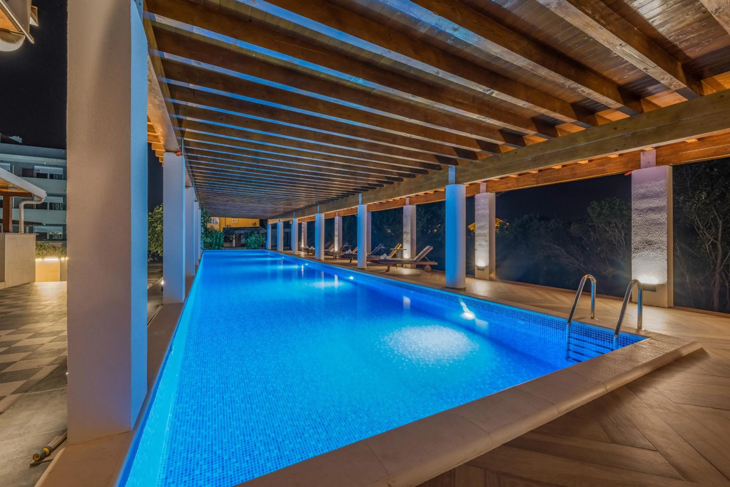 Swimming pool in Aparthotel Plat