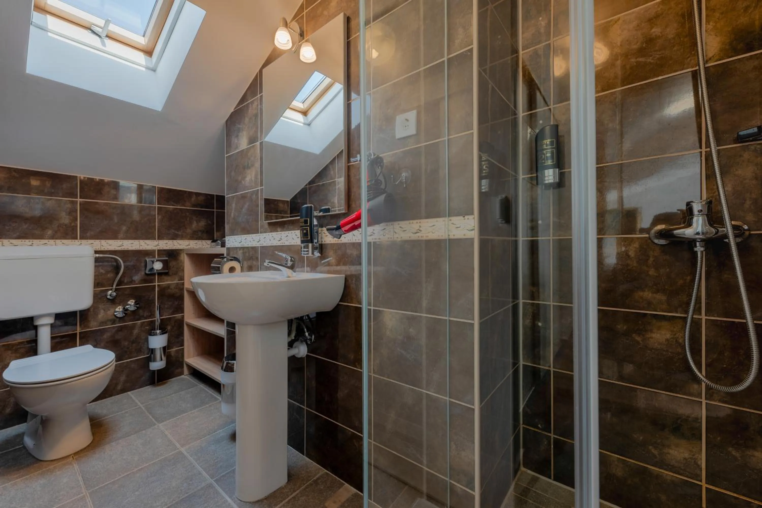 Shower in Aparthotel Plat