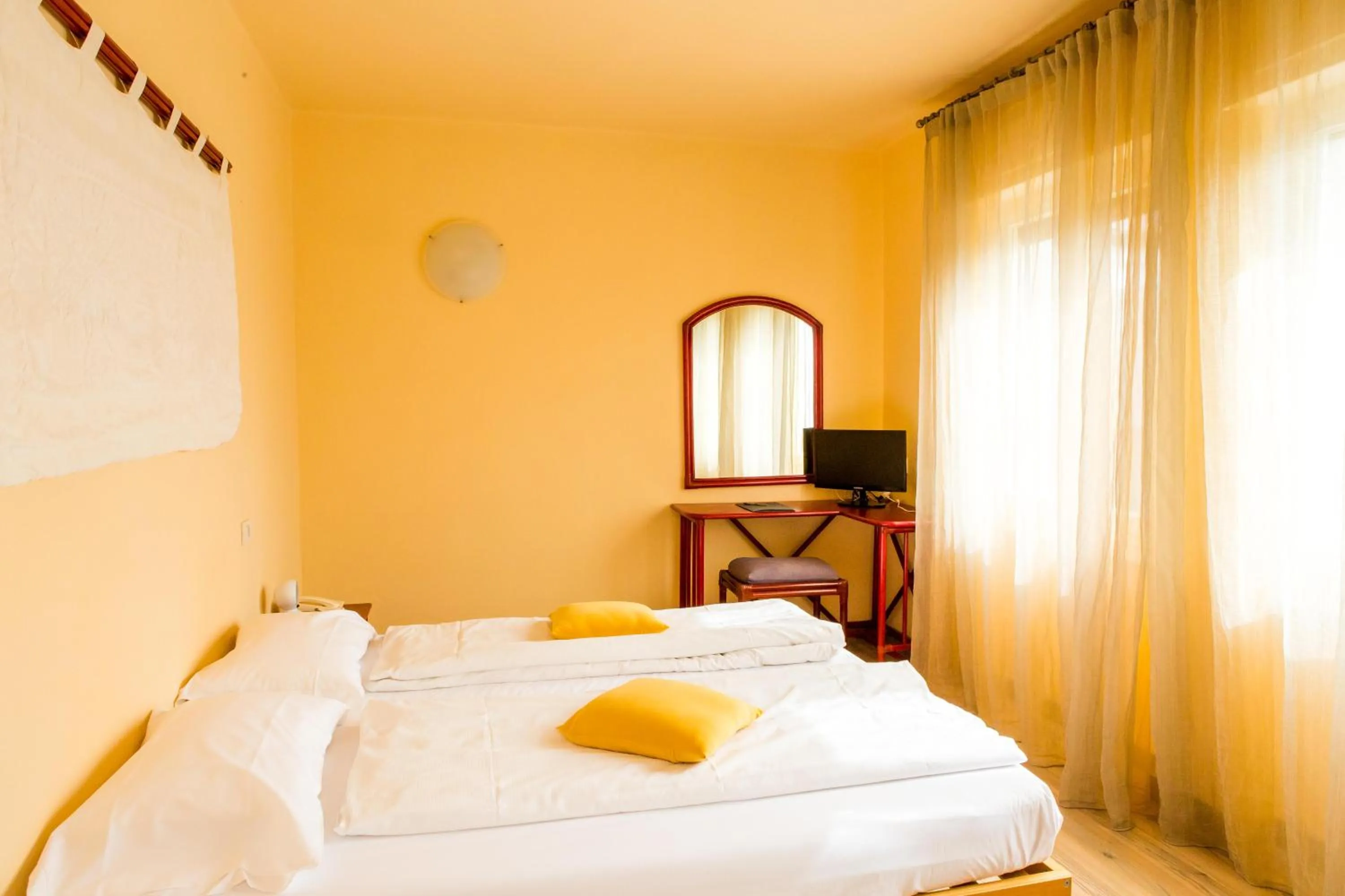 Photo of the whole room, Bed in Club Hotel Olivi - Tennis Center