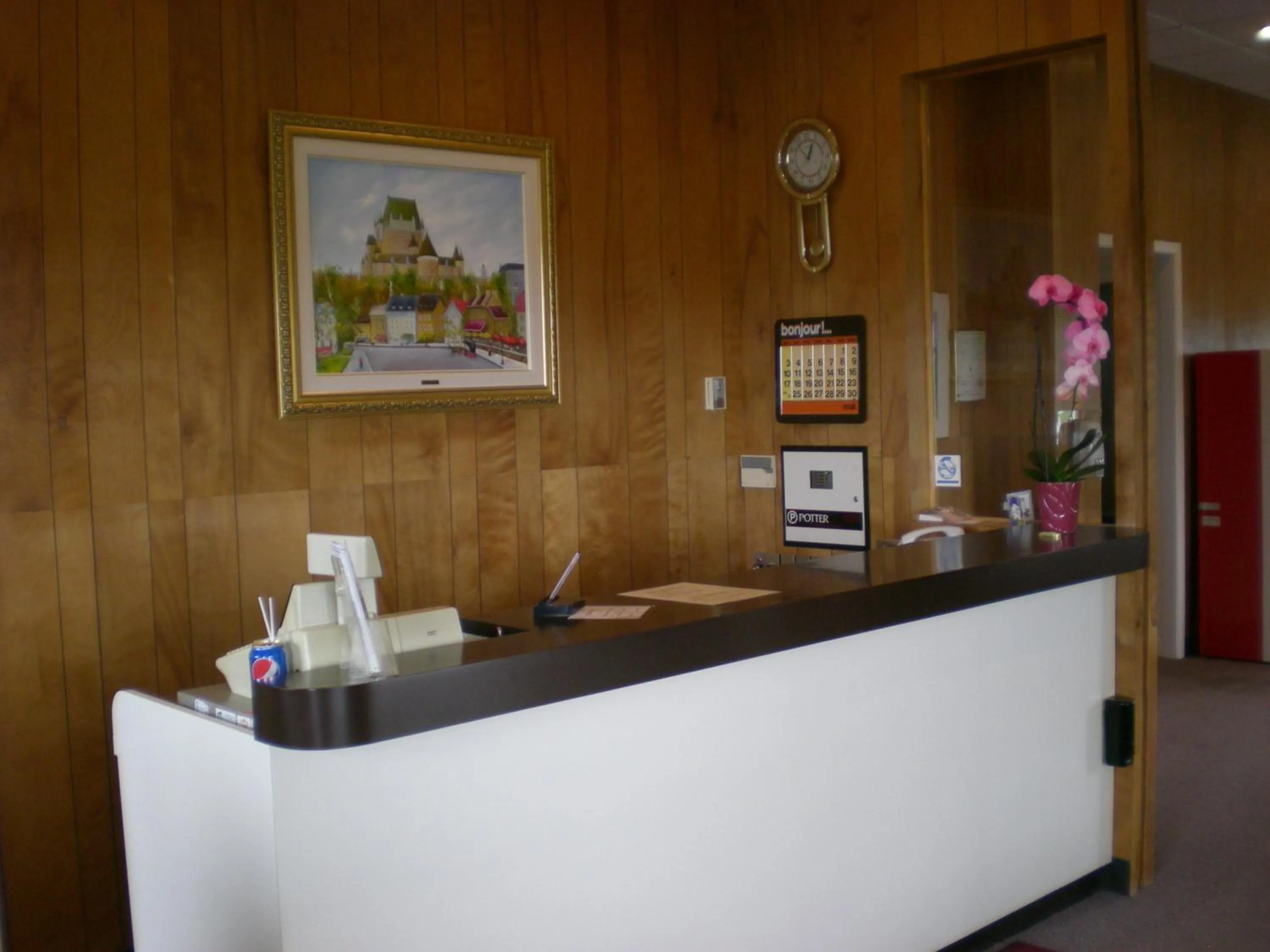 Lobby or reception in Motel Vaudreuil