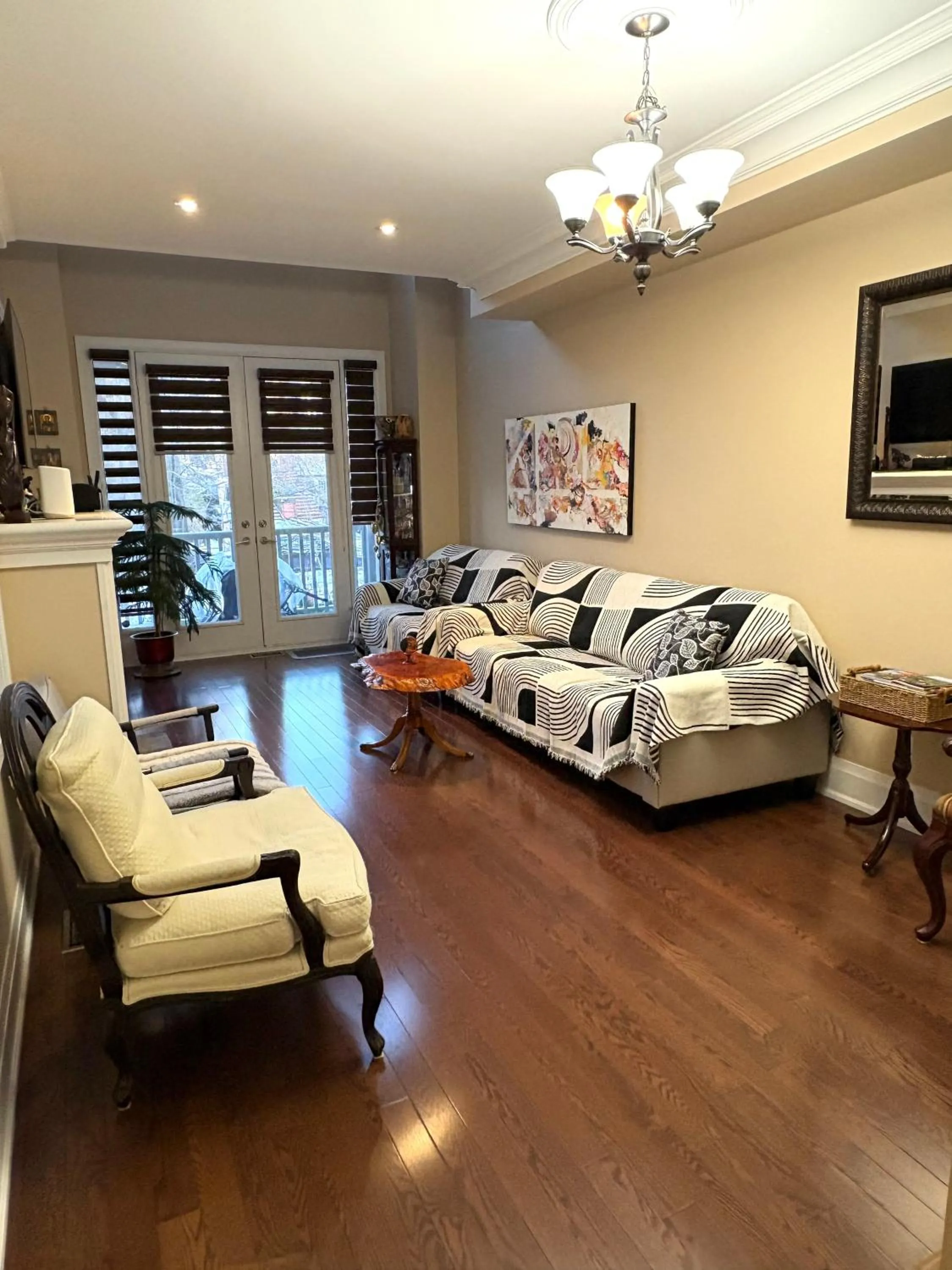 Bed in Luxury Home - Upper Toronto Beaches