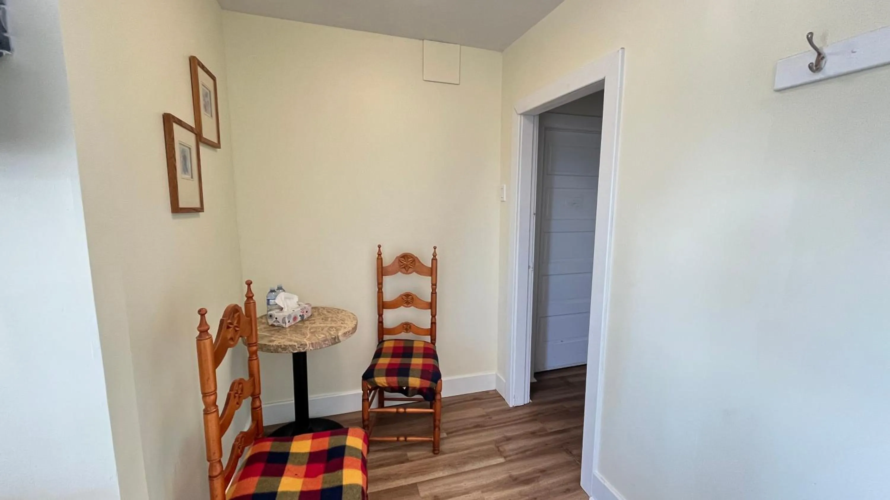 Admiral's Quay Motel & Suites