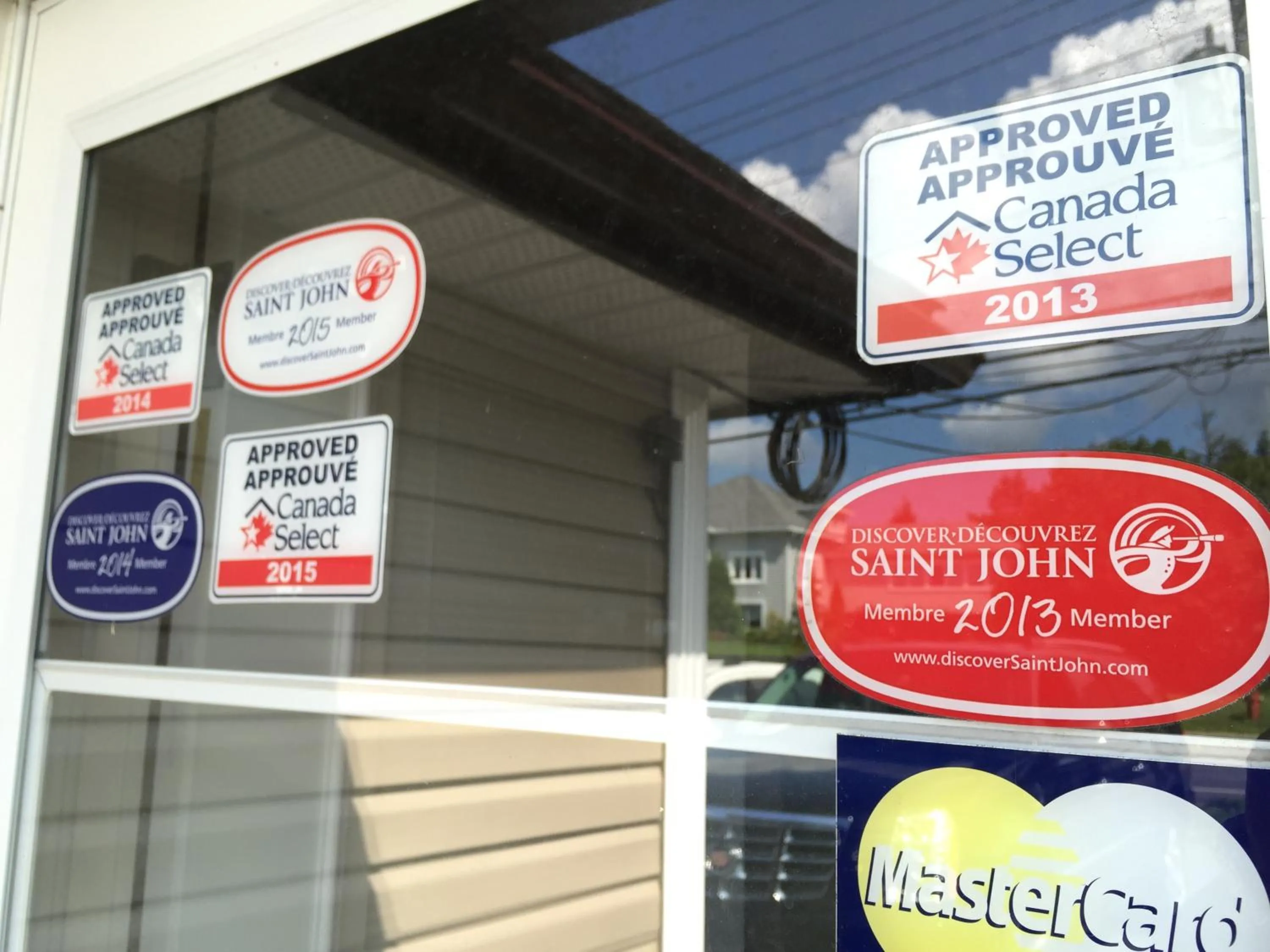 Property building in Admiral's Quay Motel & Suites