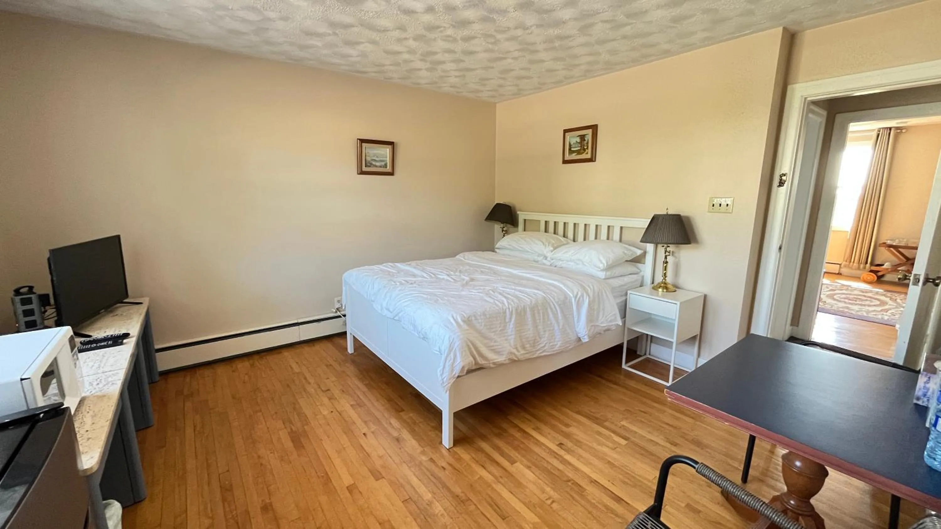 Bed in Admiral's Quay Motel & Suites