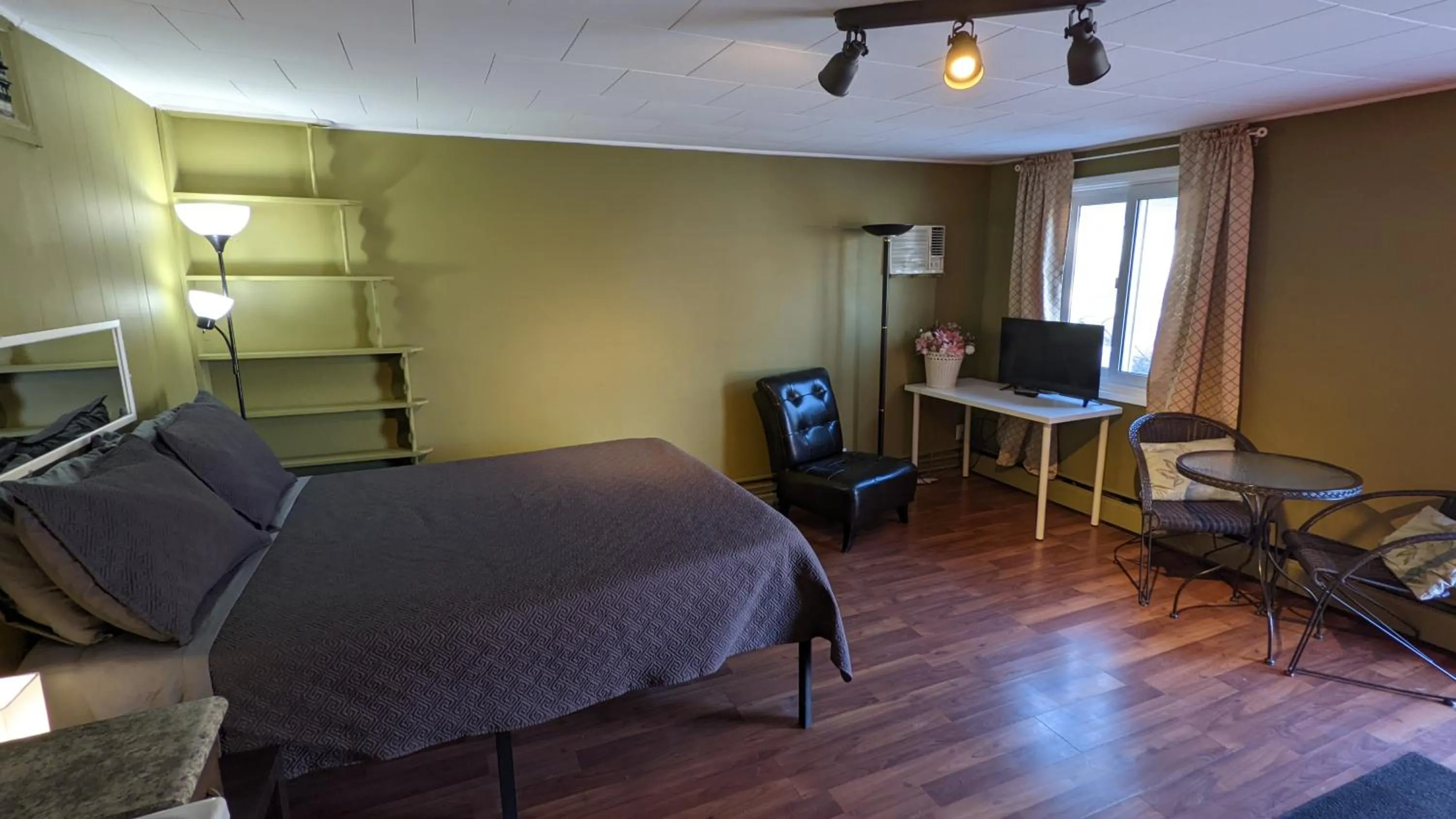 Deerview Lodge & Cabins - Princeton BC