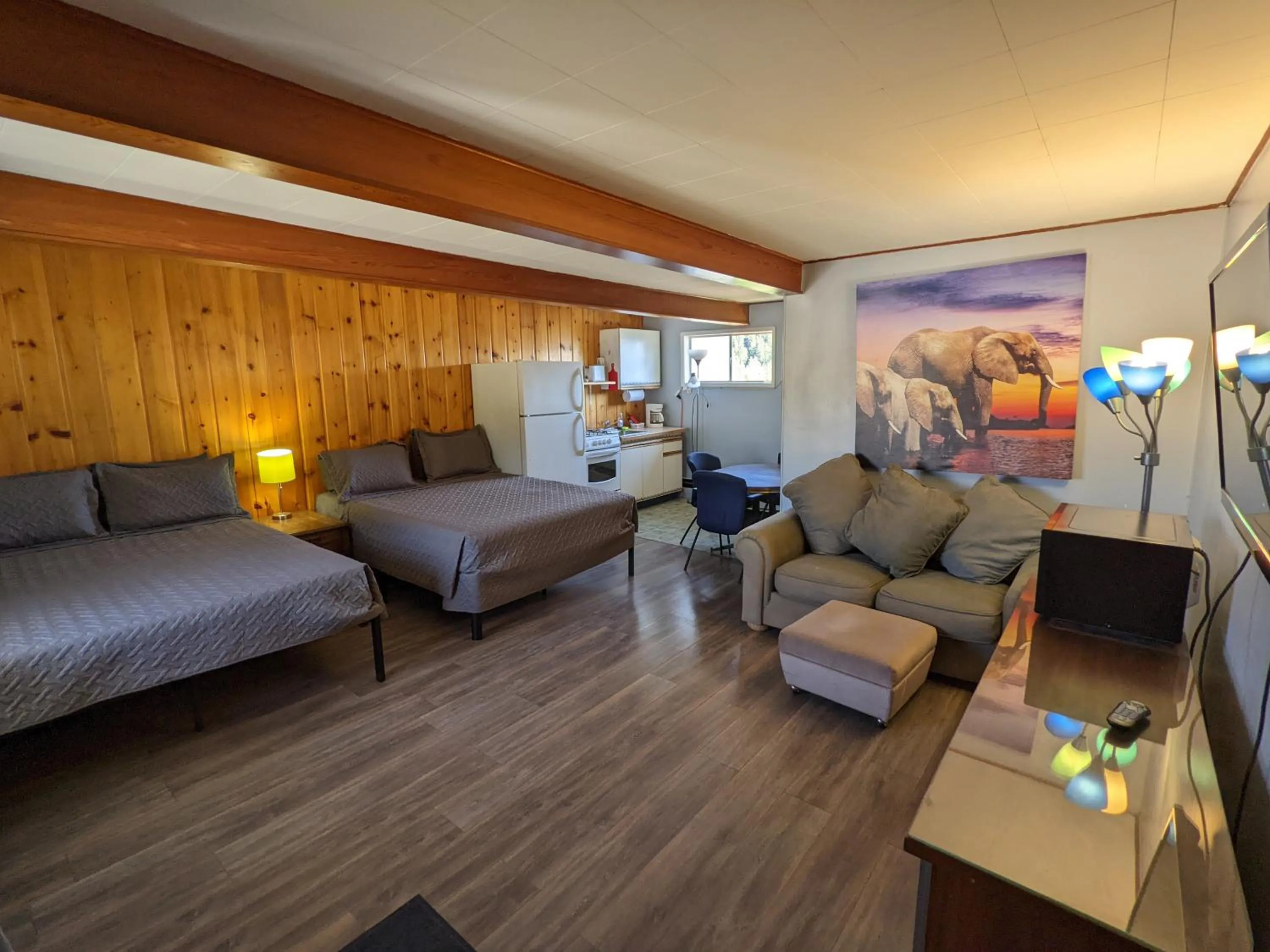 Deerview Lodge & Cabins - Princeton BC