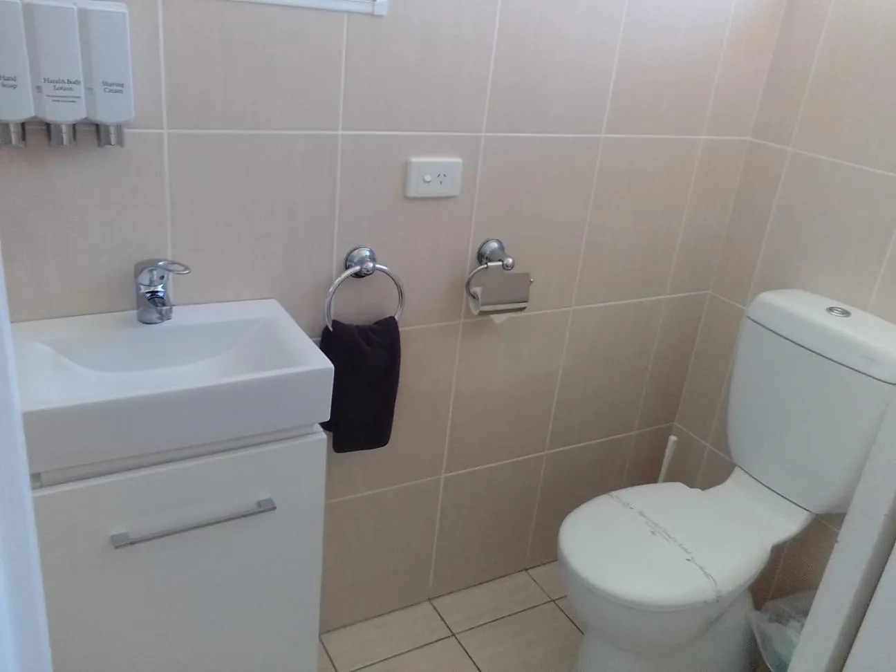 Toilet in Forster and Wallis Lake Motel