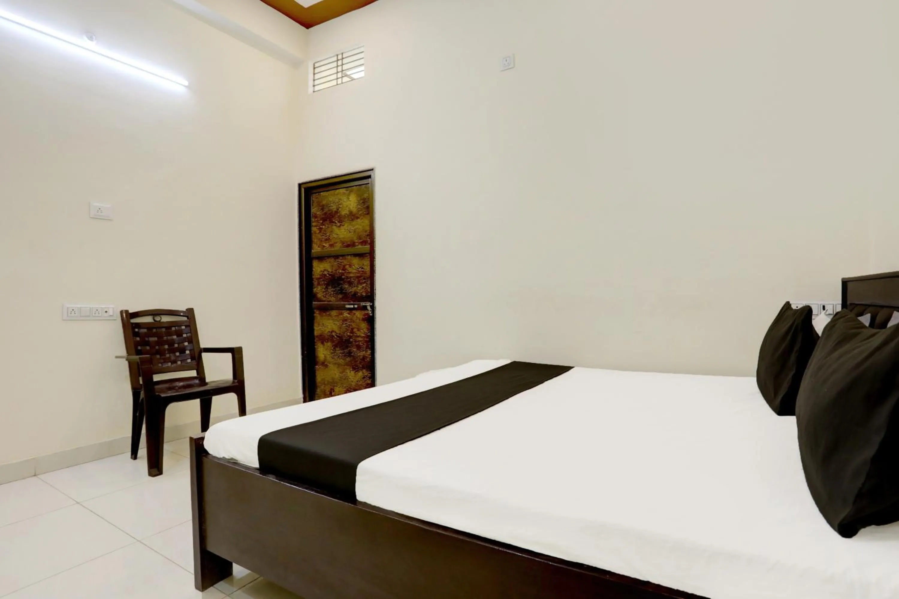 Bedroom, Bed in Hotel O by OYO Yatharth Inn Paying Guest House