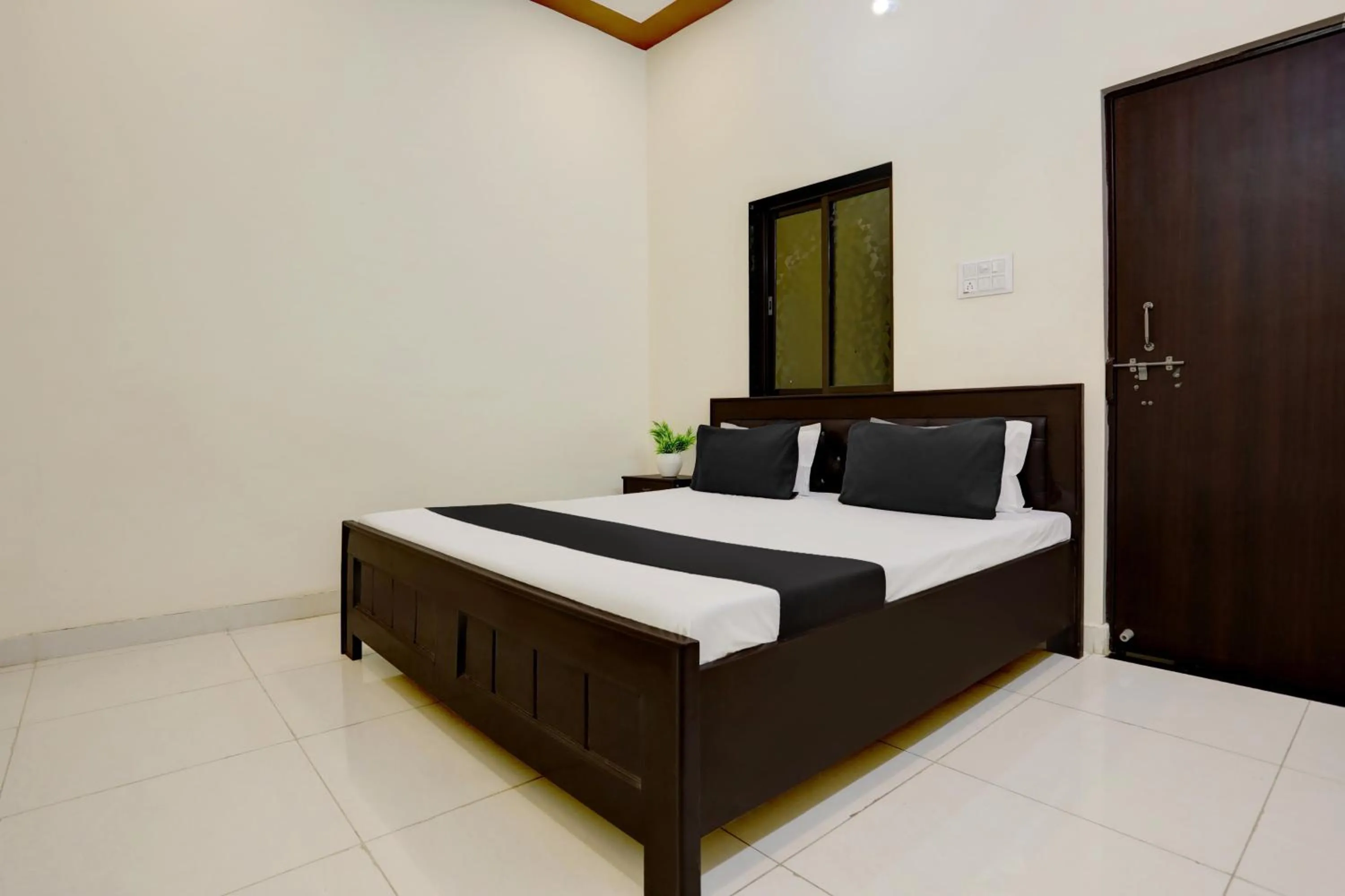 Bedroom, Bed in Hotel O by OYO Yatharth Inn Paying Guest House