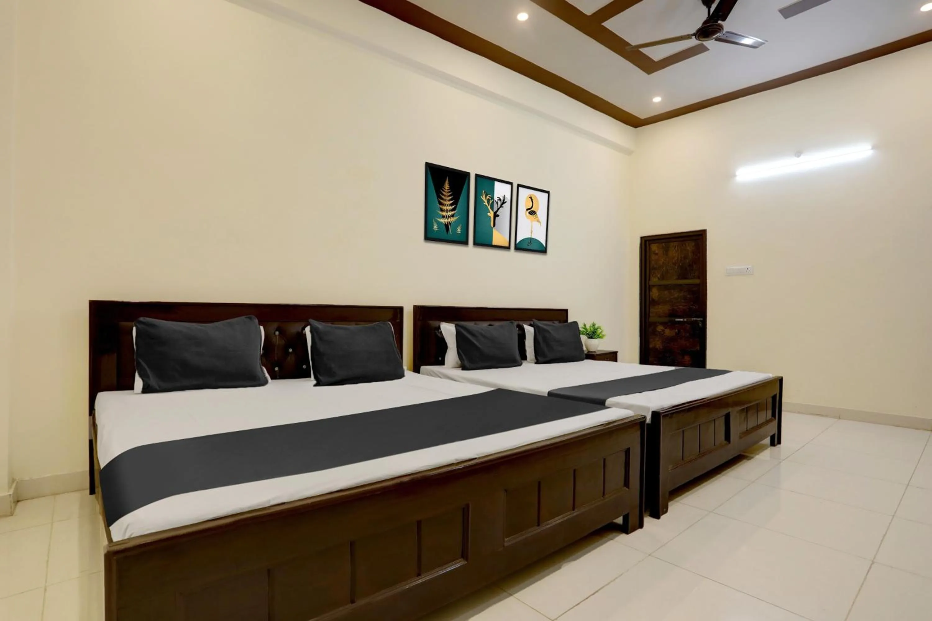 Bedroom, Bed in Hotel O by OYO Yatharth Inn Paying Guest House