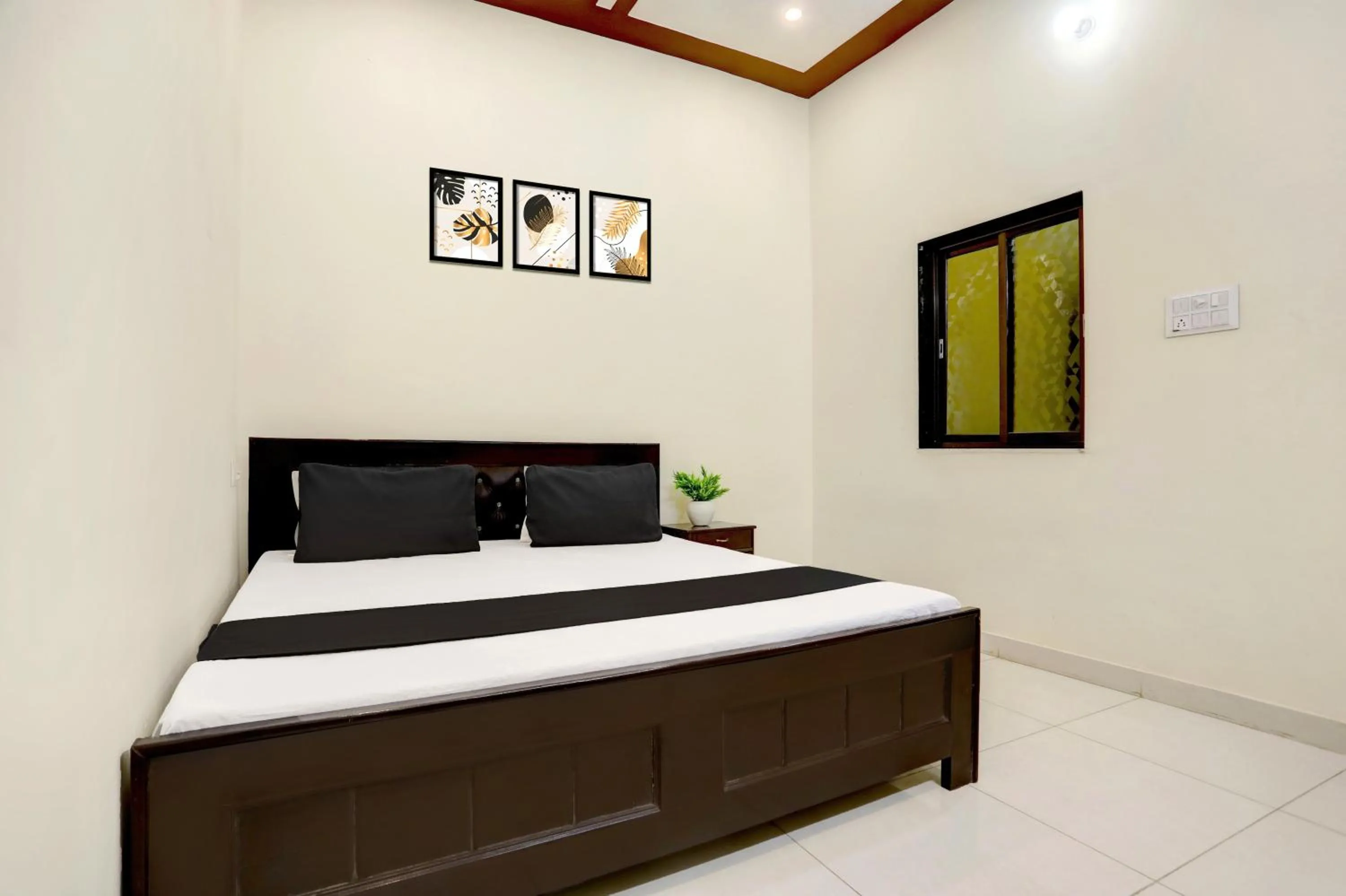 Bedroom, Bed in Hotel O by OYO Yatharth Inn Paying Guest House