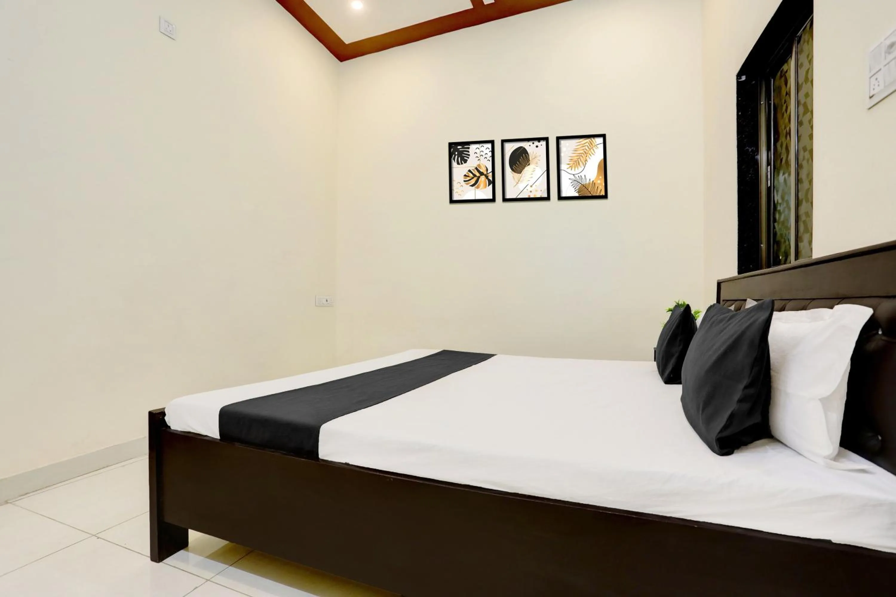 Bedroom, Bed in Hotel O by OYO Yatharth Inn Paying Guest House